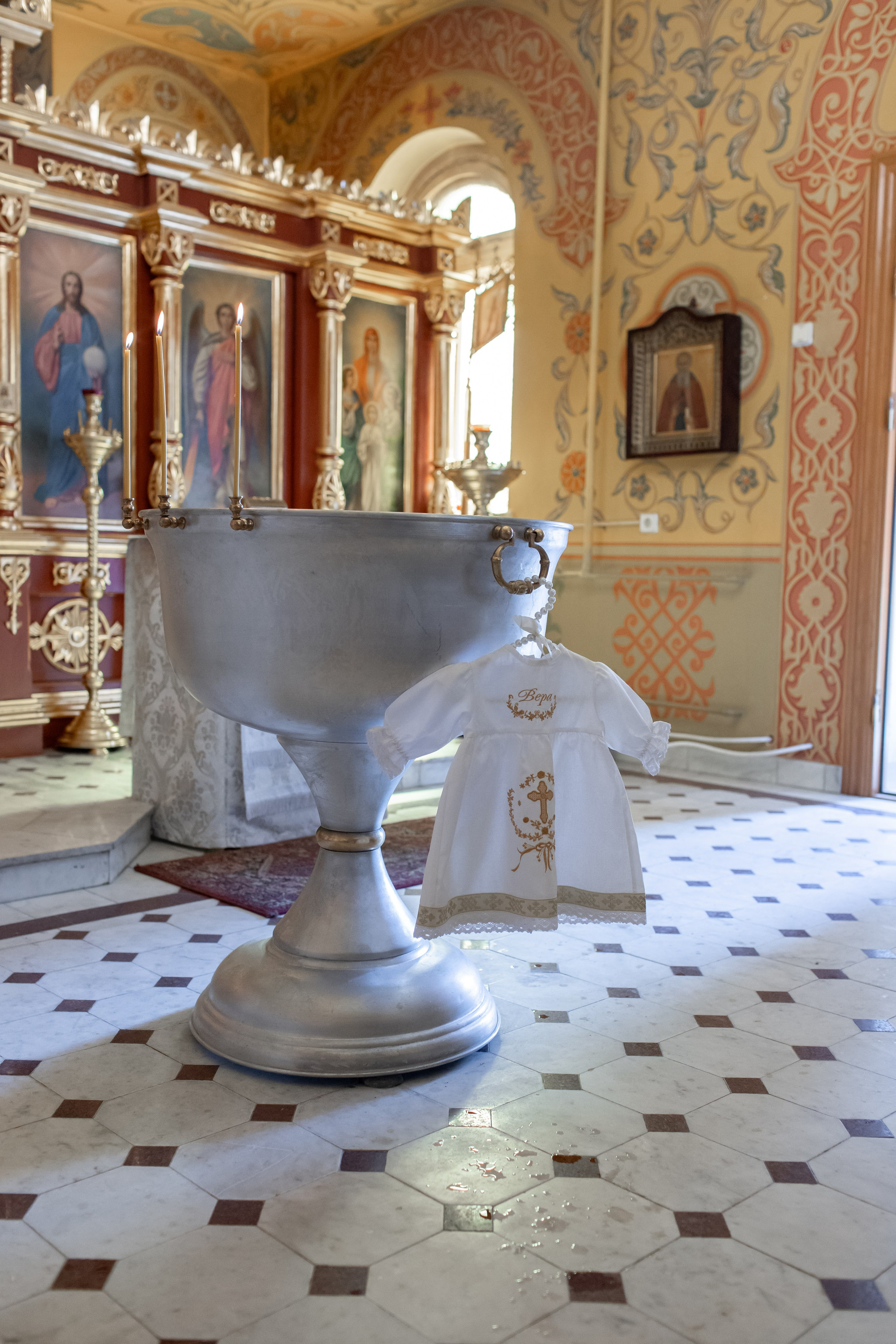 Крещение в Храме Воздвижения Креста Господня в Алтуфьеве. Профессиональный фотограф в Москве и Мо Мария Шантарёва