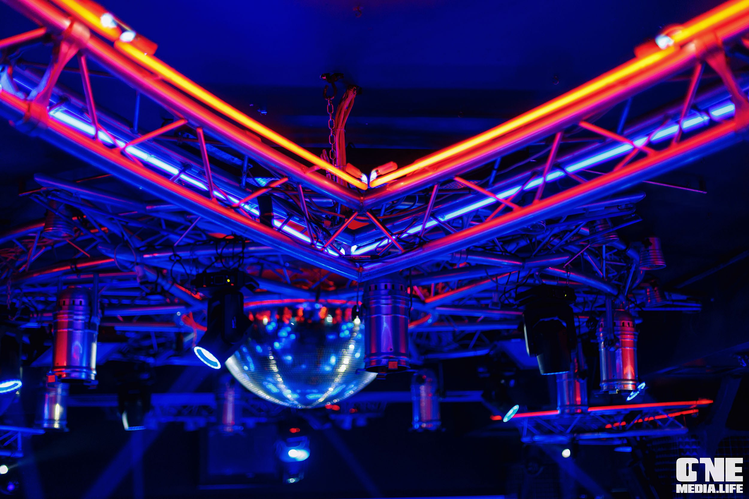 Фоторепортаж из Планеты. One Media Life: фоторепортажи, фотоотчеты с мероприятий и заведений