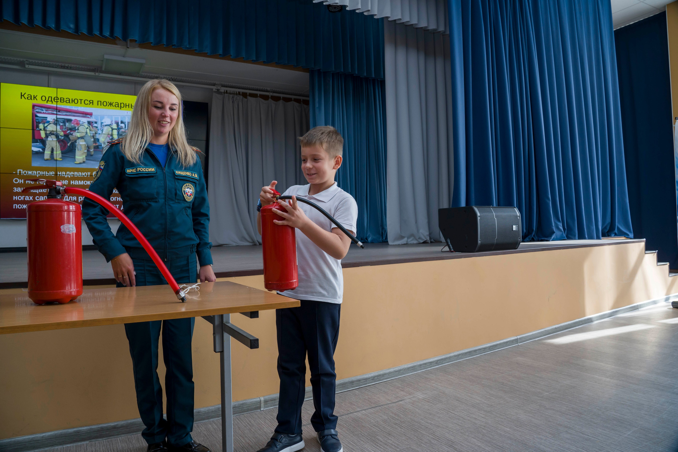 МЧС тренировка эвакуации в школе. Фотограф в Санкт-Петербурге. Репортажная и все съёмки для бизнеса