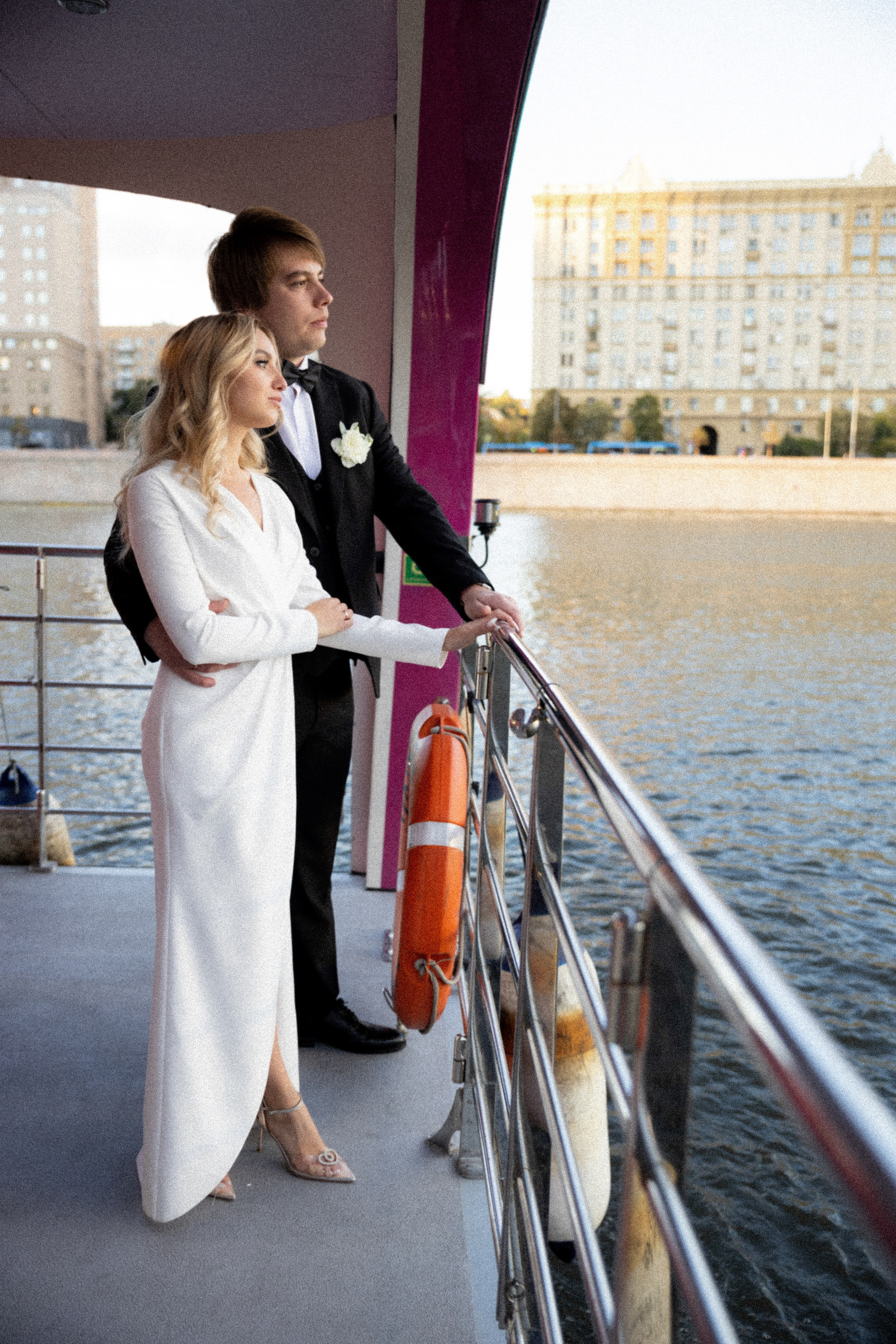 Церемония на катере. Свадебный фотограф Москва