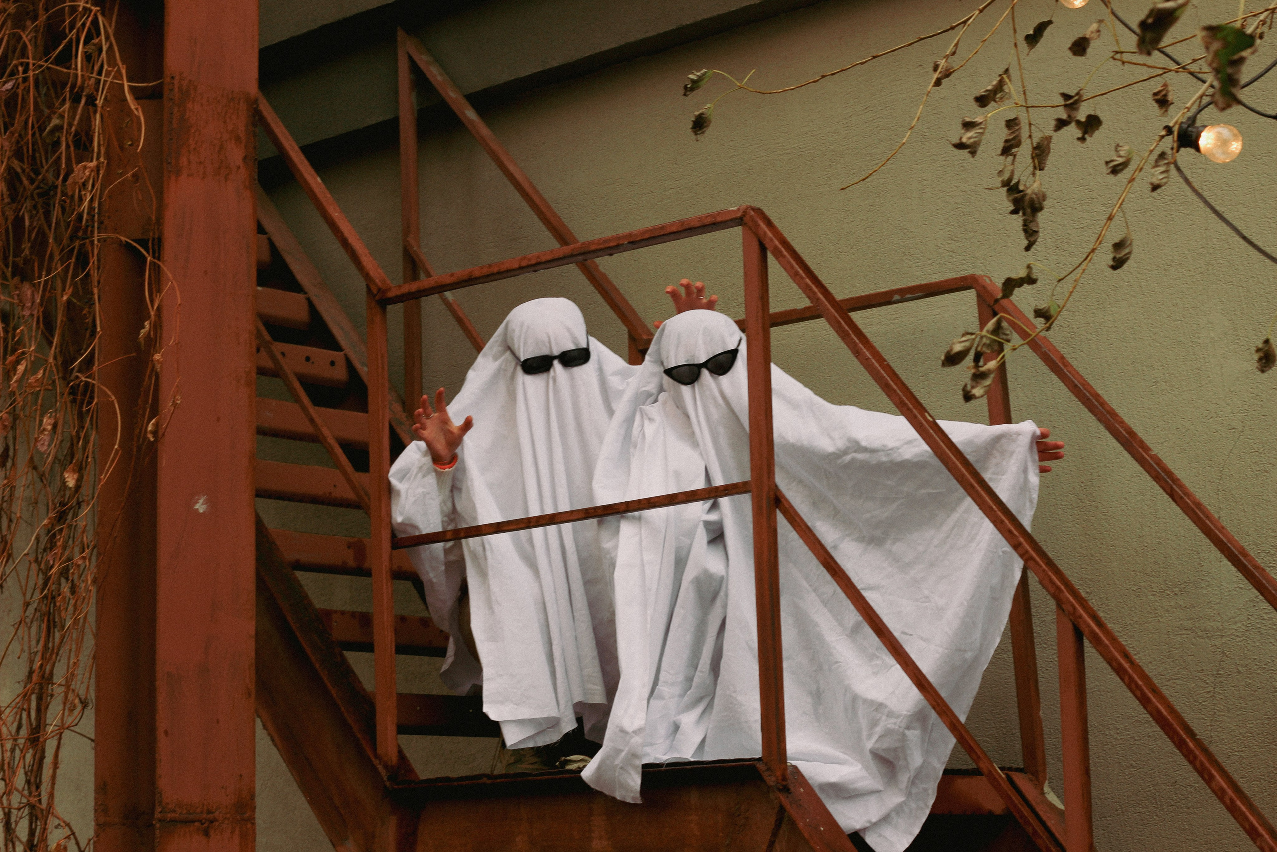 Милые привидения Алёна и Альбина. Фотограф Красноярск