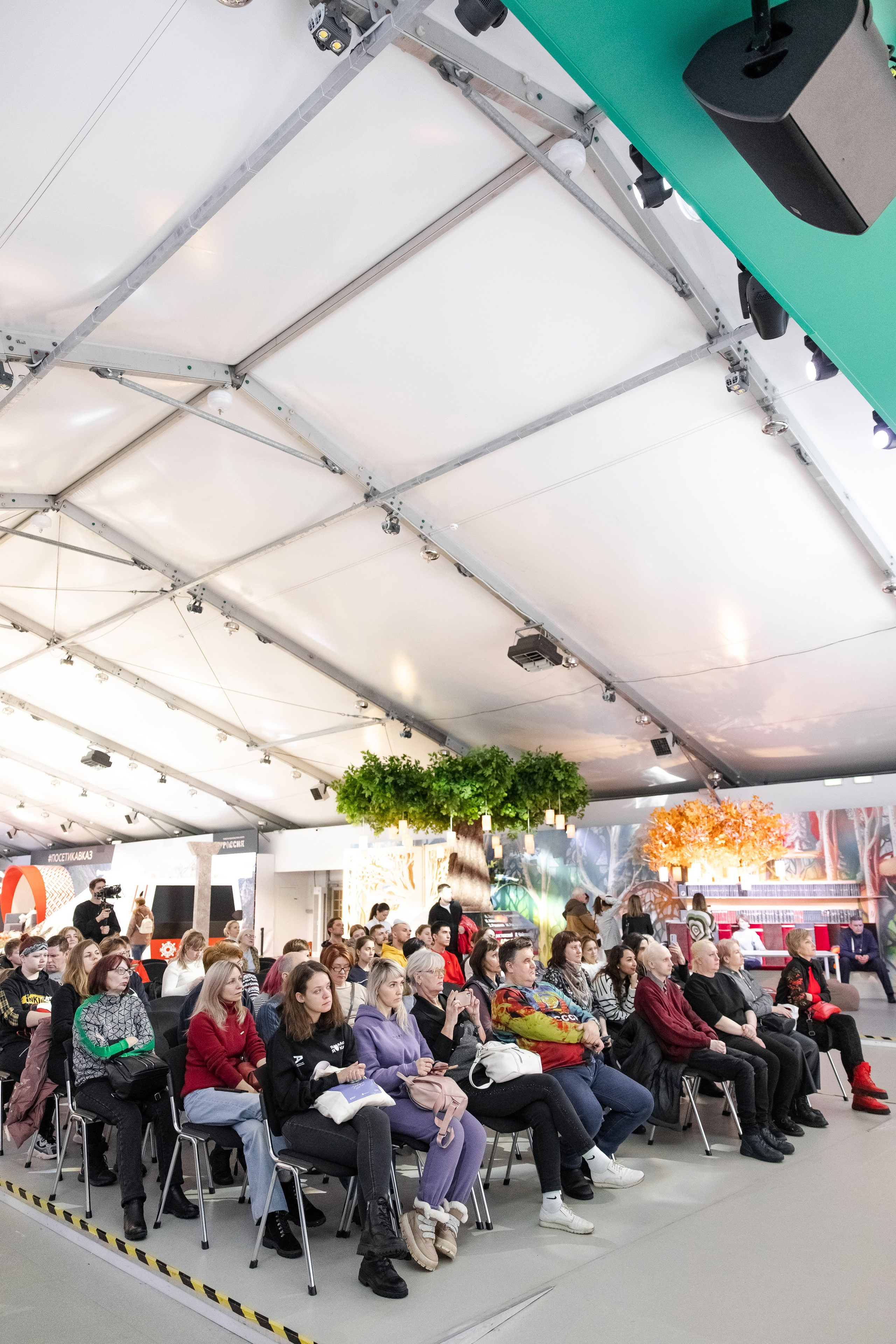 Выставка Россия: наша культура. Свадебный репортажный фотограф в Москве