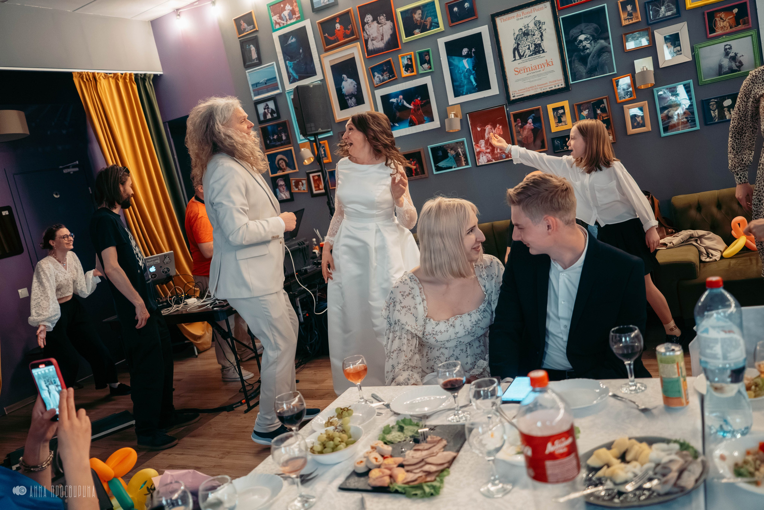 Свадьба Эдуарда и Юли в театре «Семьянюки». Ваш фотограф в Санкт-Петербурге Анна Просвирина