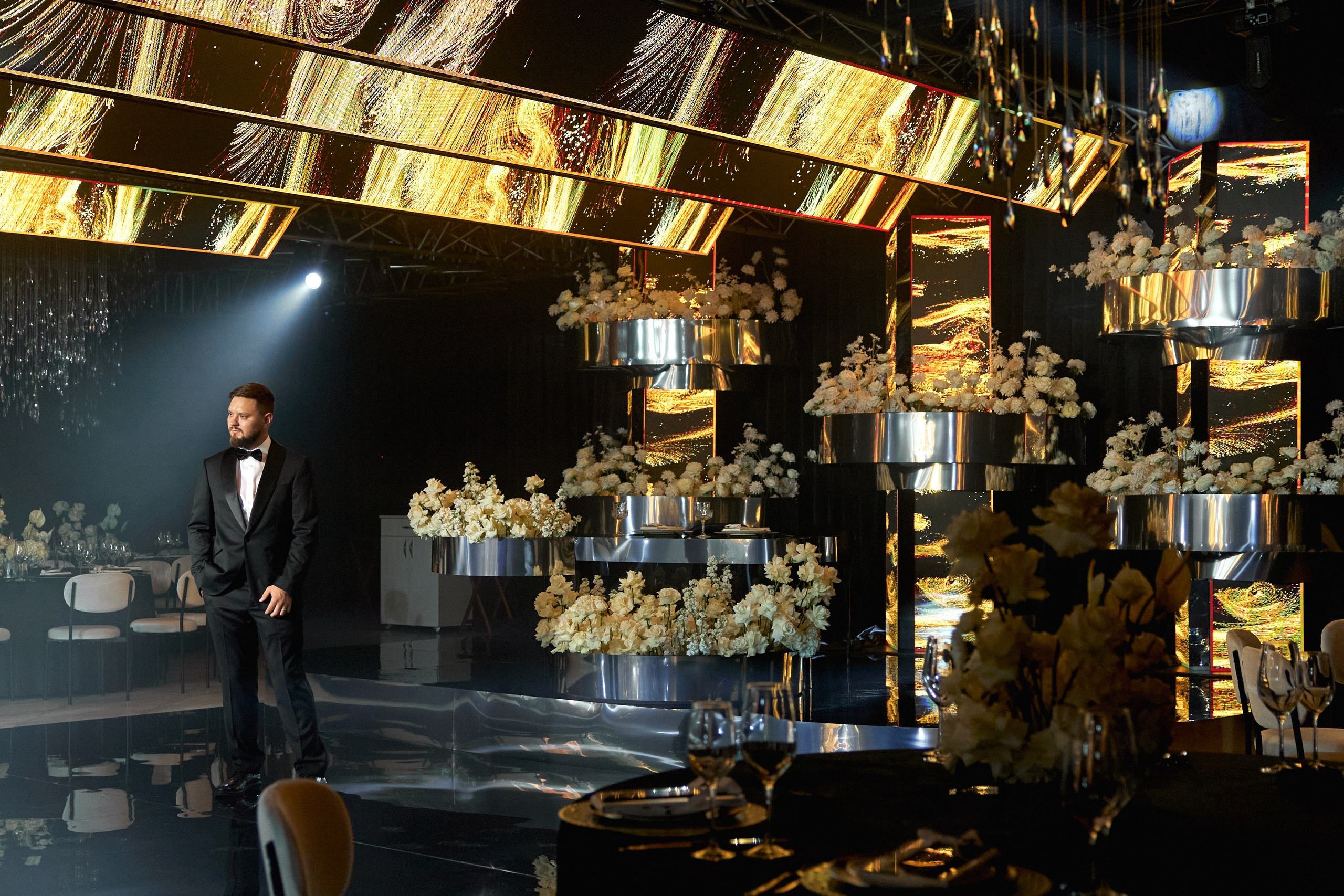 Свадьба с искусственным интеллектом в Усадьбе фамилии от ТВИНС СТУДИО лучших фотографов Краснодара. ТВИНС СТУДИО — лучшие свадебные фотографы и видеографы в Краснодаре