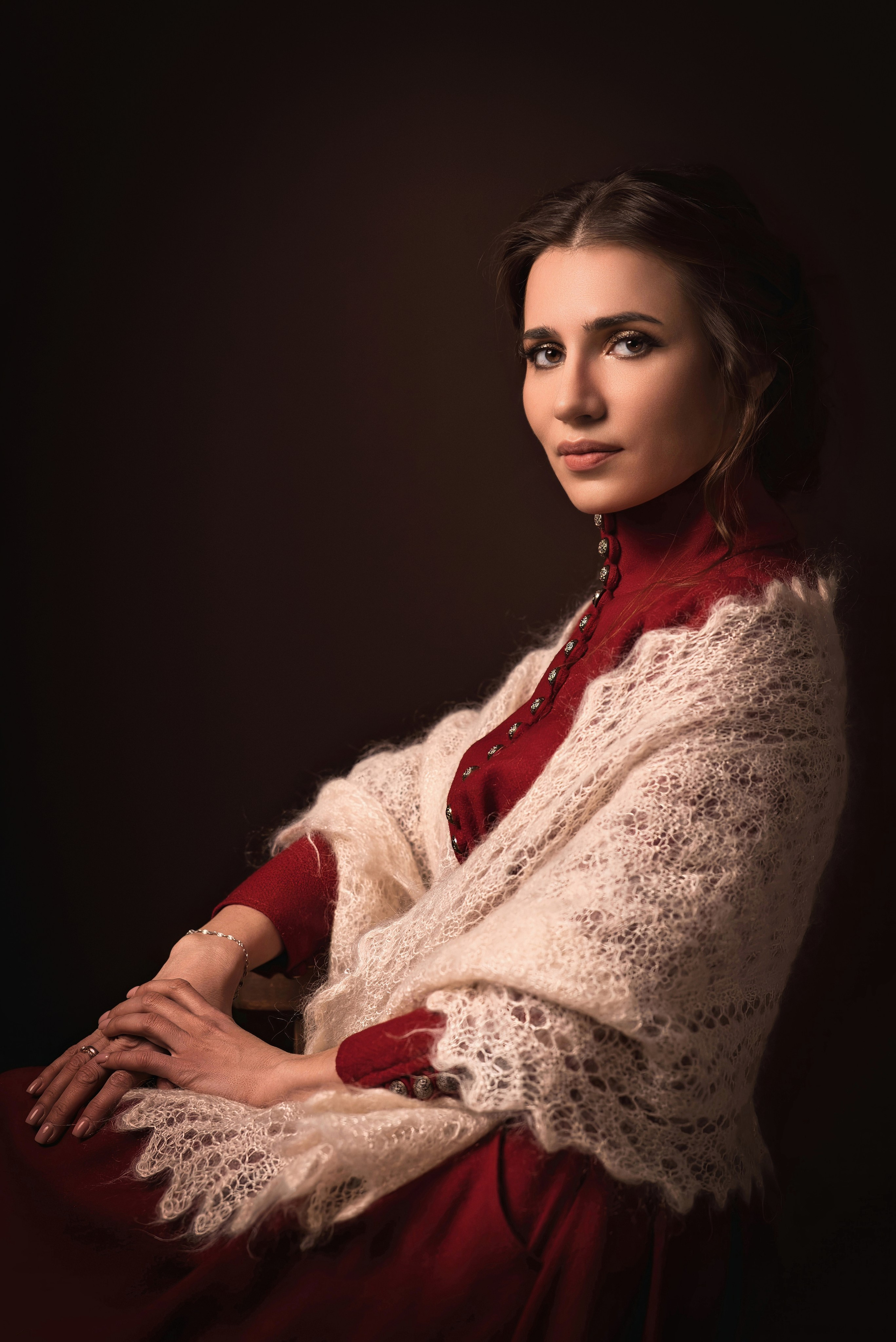 В шали. Фотограф Денис Кривопусков