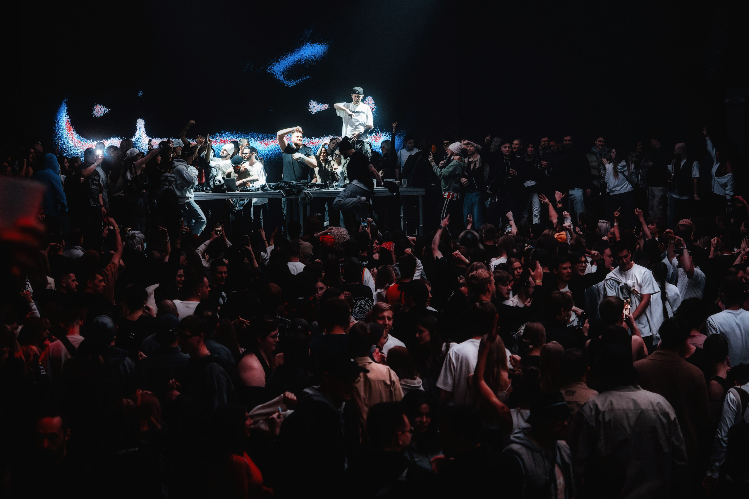 AVG x Desiigner в Tau 21.02.2025. Репортажный фотограф и видеограф в Москве