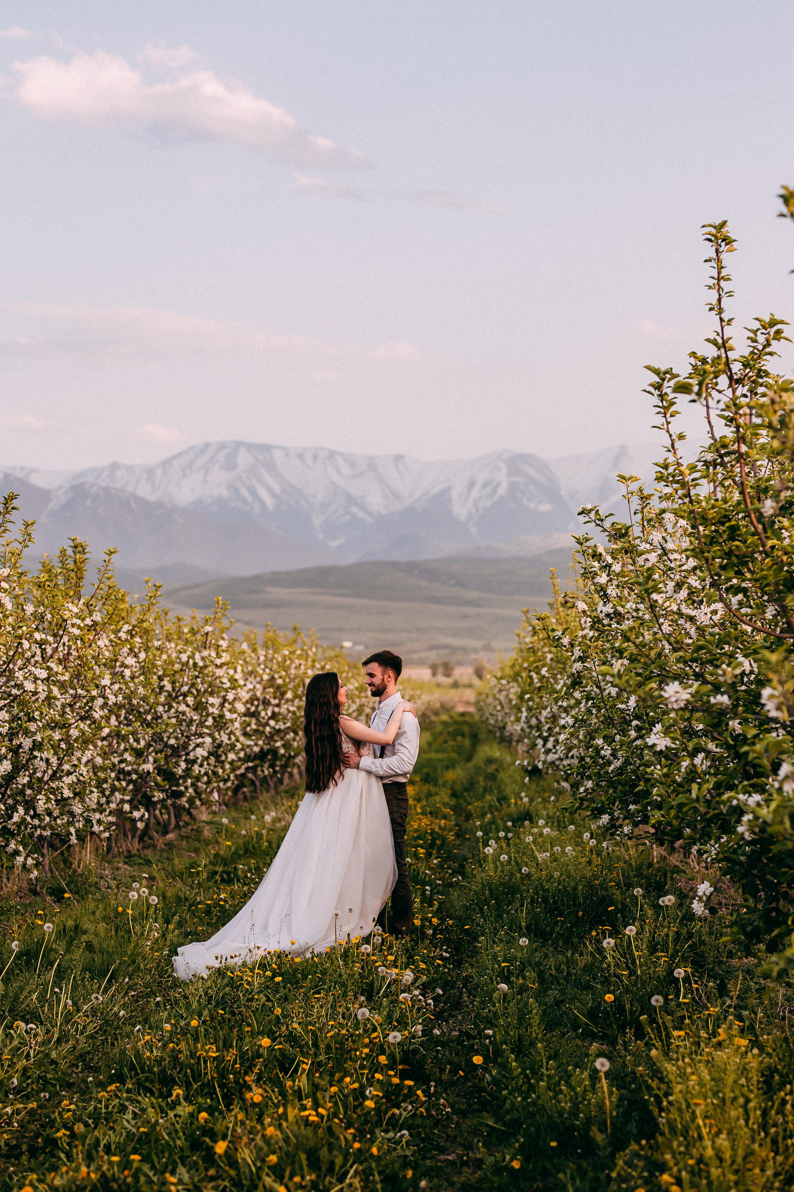 Дурманом сладким веяло…. Свадебный и семейный фотограф в Алматы Laura Dosmann