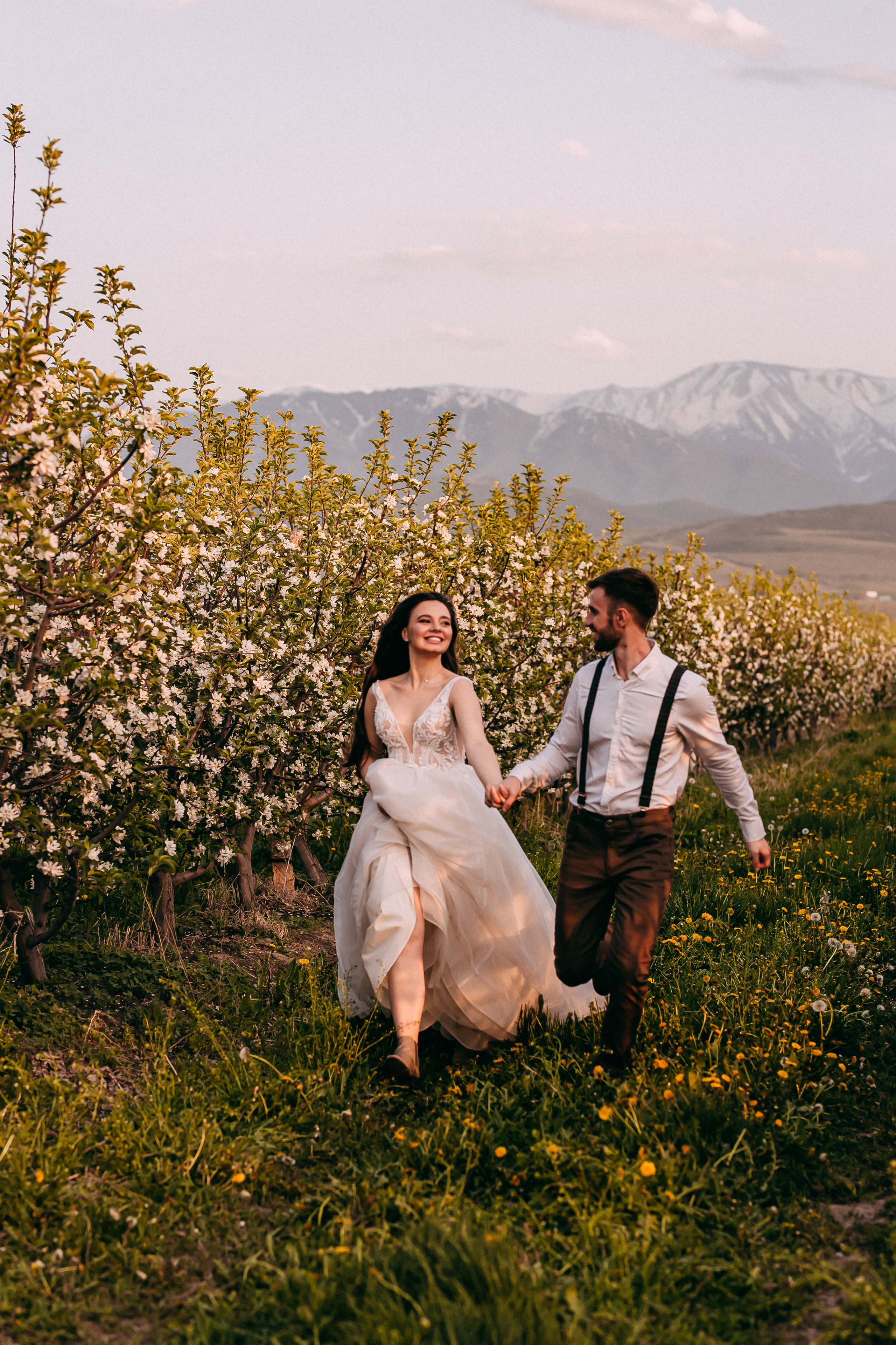Дурманом сладким веяло…. Свадебный и семейный фотограф в Алматы Laura Dosmann