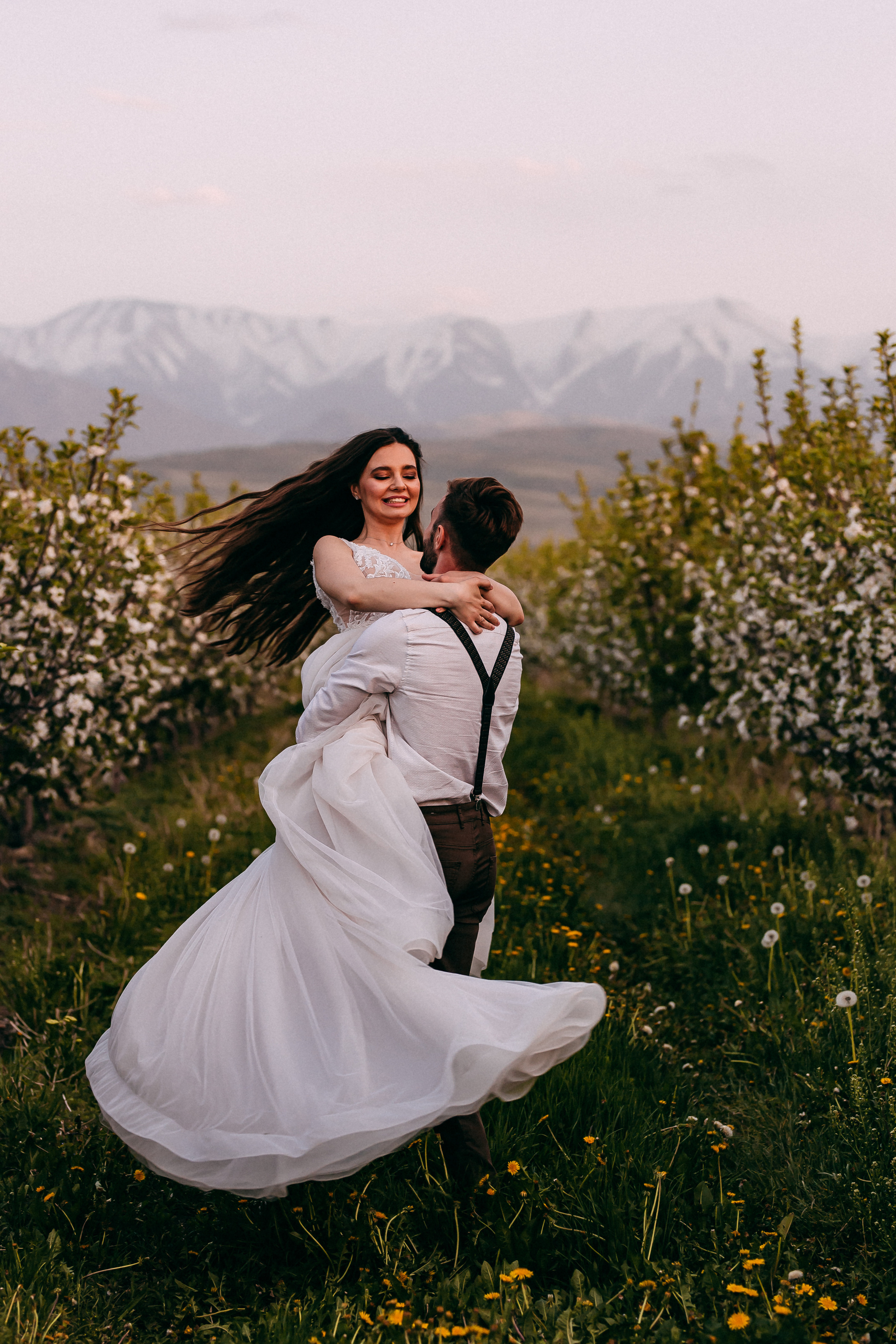 Дурманом сладким веяло…. Свадебный и семейный фотограф в Алматы Laura Dosmann