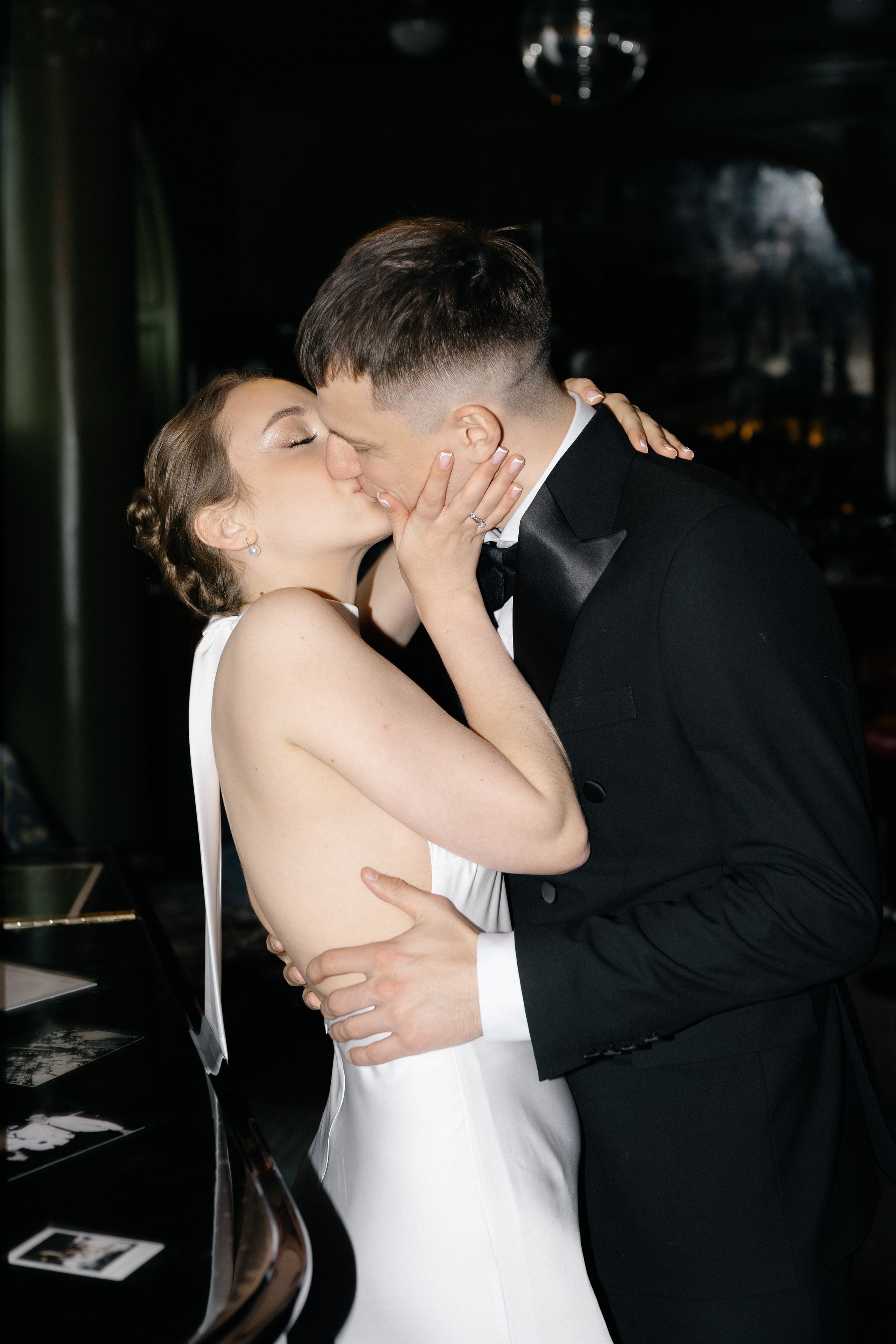Wedding day in Martinique Bar. Wedding PHOTOGRAPHER Andrew Vnukov