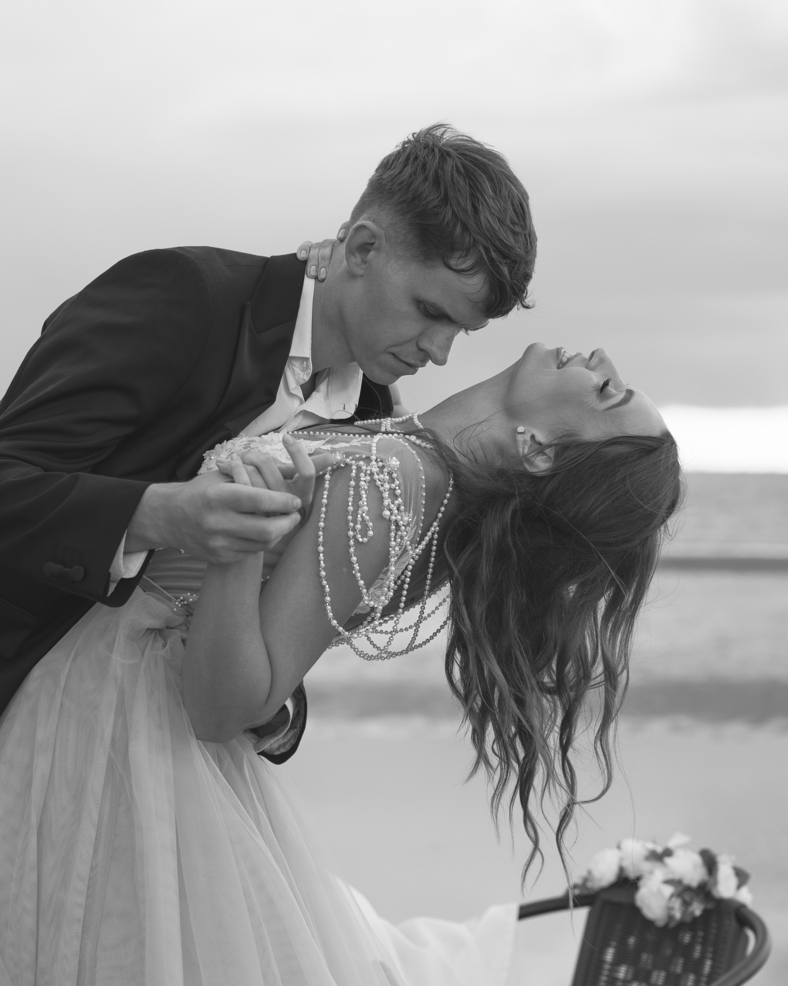 Свадебный ужин для двоих на берегу Финского залива. Фотограф в Санкт-Петербурге Вагнер Юлия