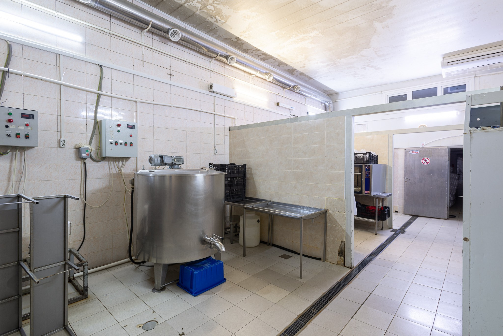 Молочное предприятие Октябрьский. Коммерческая фотосъёмка городской среды, архитектуры и производственных объектов