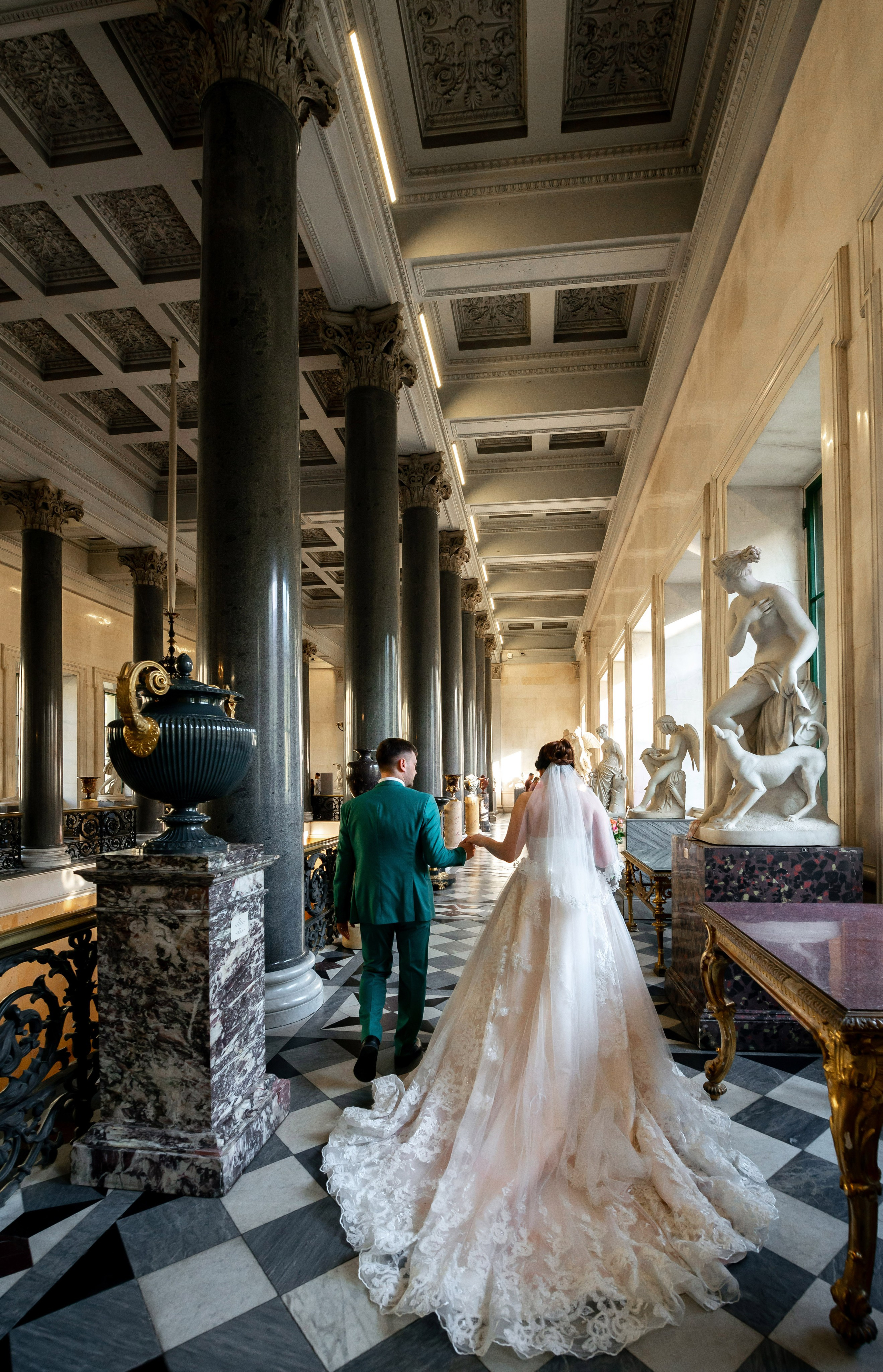 Самая красивая свадебная фотосессия в Эрмитаже. Лучшие свадебные фотографии в Эрмитажа. Портретный, семейный и свадебный фотограф в Санкт-Петербурге и в Пушкине Ширяев Денис