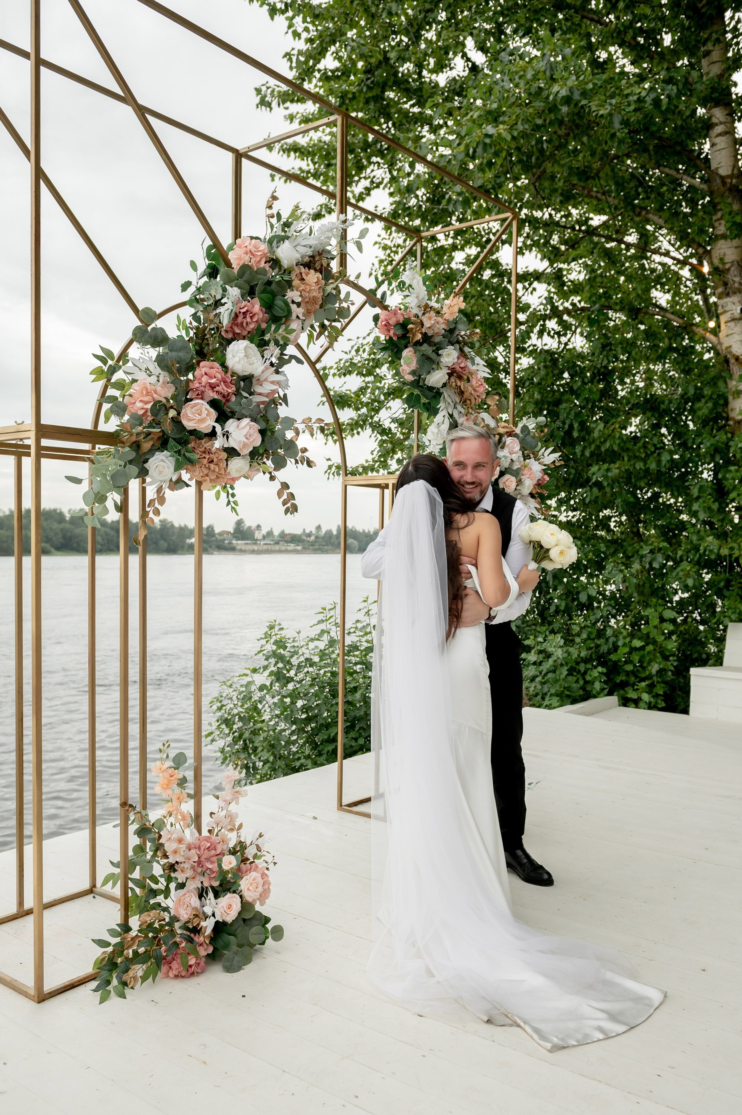 Классическая свадебная фотосессия Аины и Антона по самым красивым местам для свадебной прогулки в Санкт-Петербурге. Портретный, семейный и свадебный фотограф в Санкт-Петербурге и в Пушкине Ширяев Денис