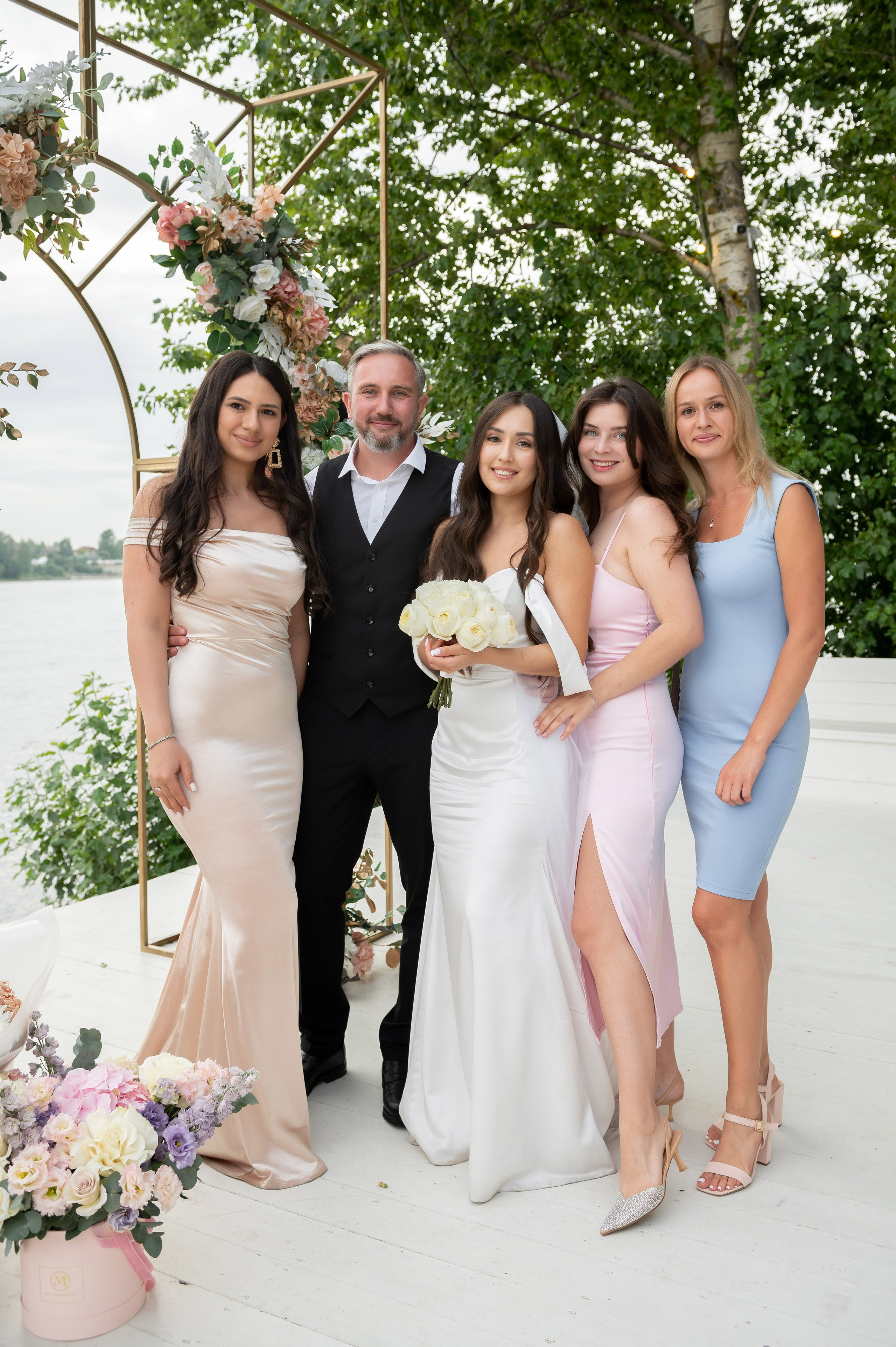 Классическая свадебная фотосессия Аины и Антона по самым красивым местам для свадебной прогулки в Санкт-Петербурге. Портретный, семейный и свадебный фотограф в Санкт-Петербурге и в Пушкине Ширяев Денис