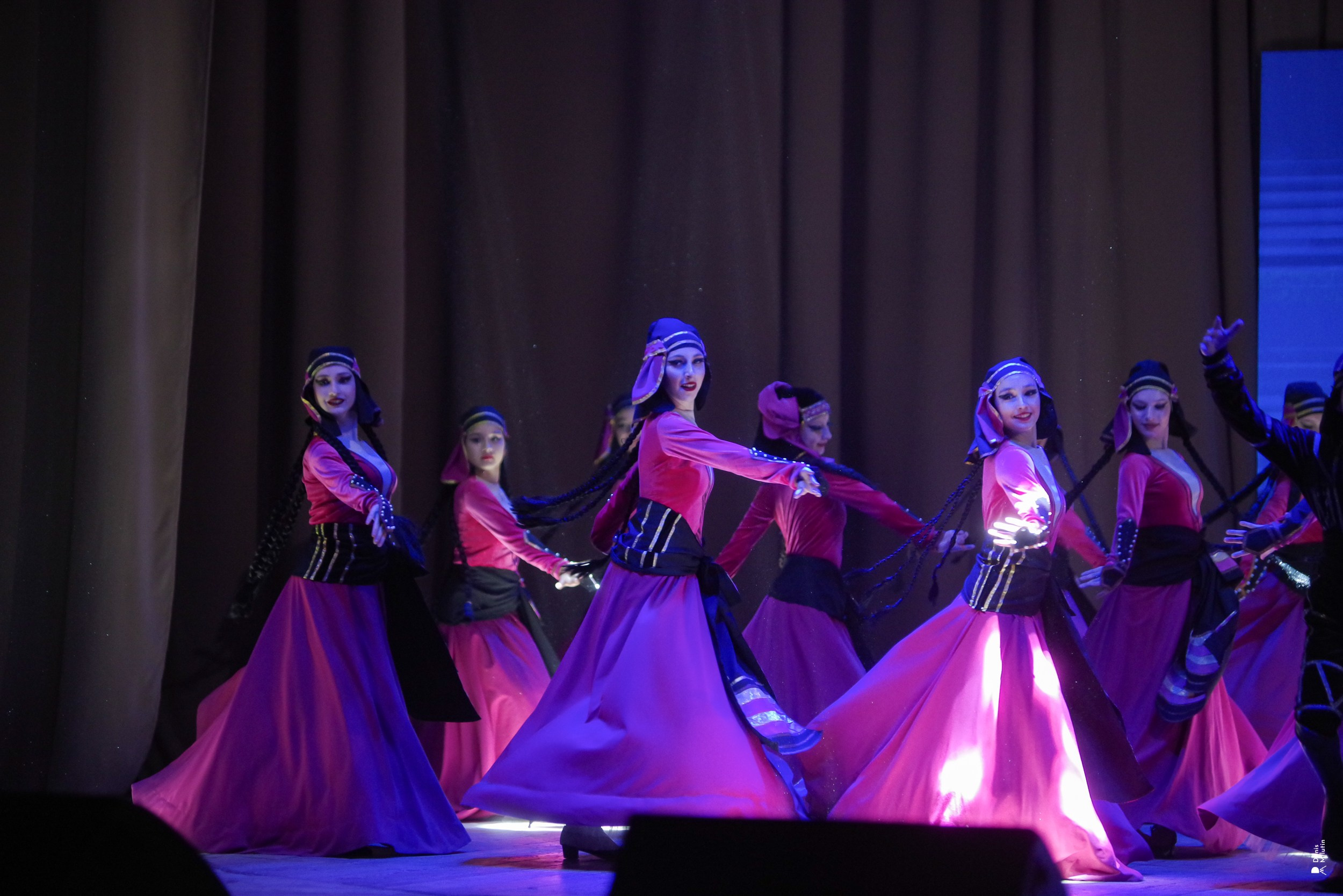 Танцы в Хоби. Портретный фотограф Денис Милютин