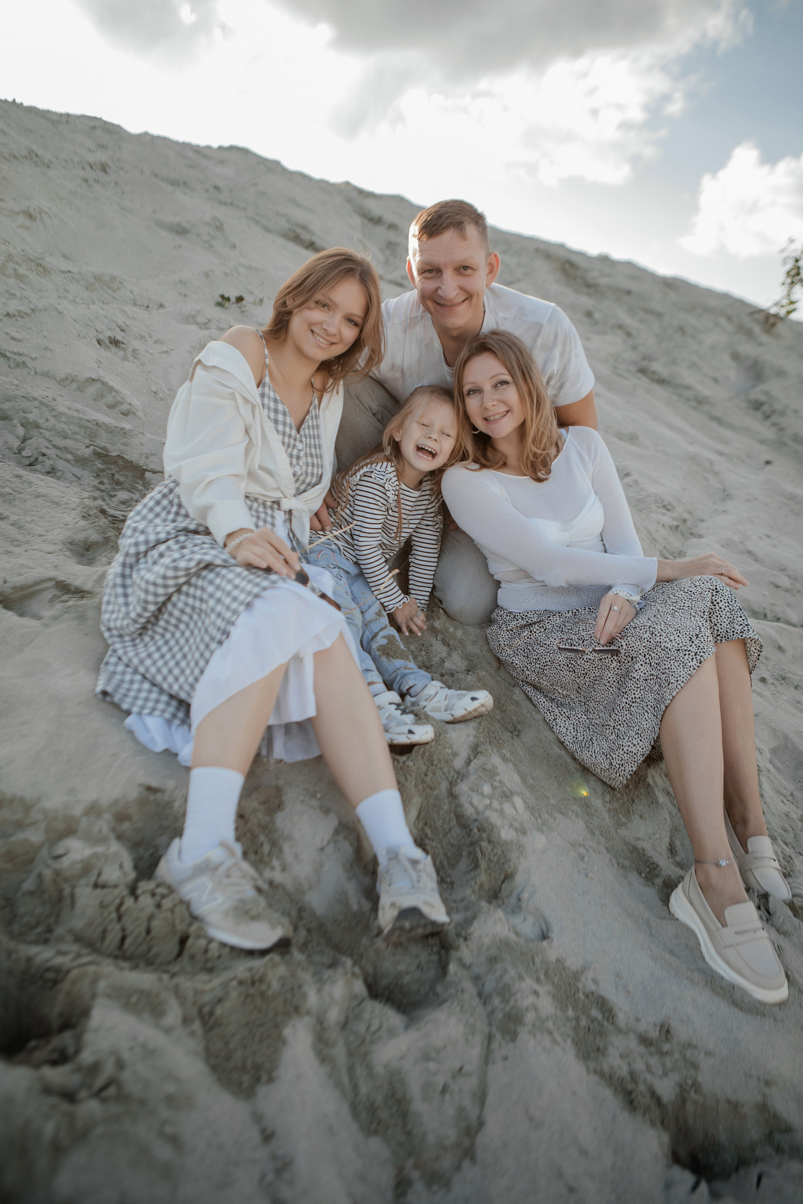 Семейная фотосессия в песках. Свадебный и семейный фотограф Ибрагимова Мария из Екатеринбурга