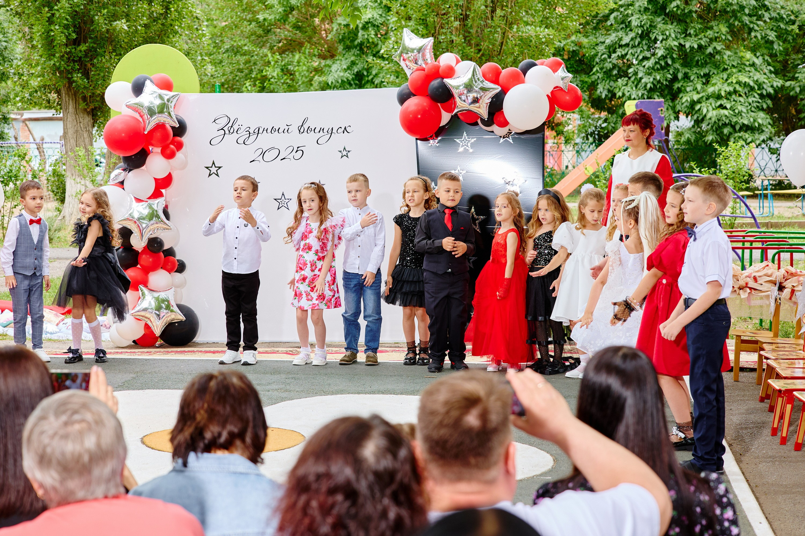 Выпускной 45 сад. Фотограф Выпускные альбомы Таганрог Сергей Коробченко