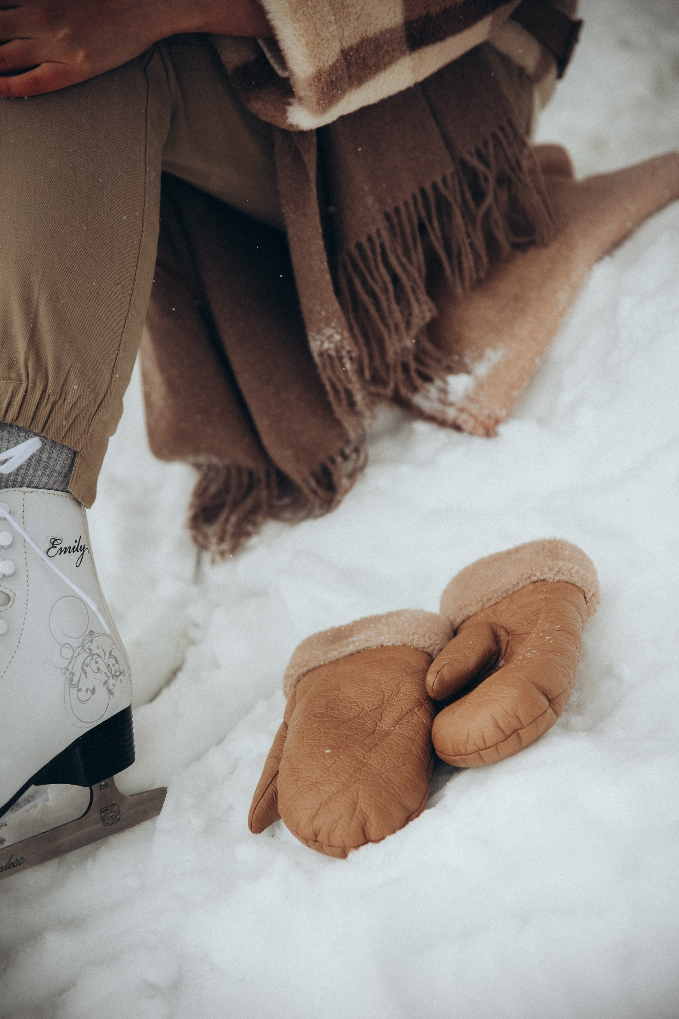 Зимняя фотосессия на катке фотосессия на коньках. Фотограф Владимир Москва