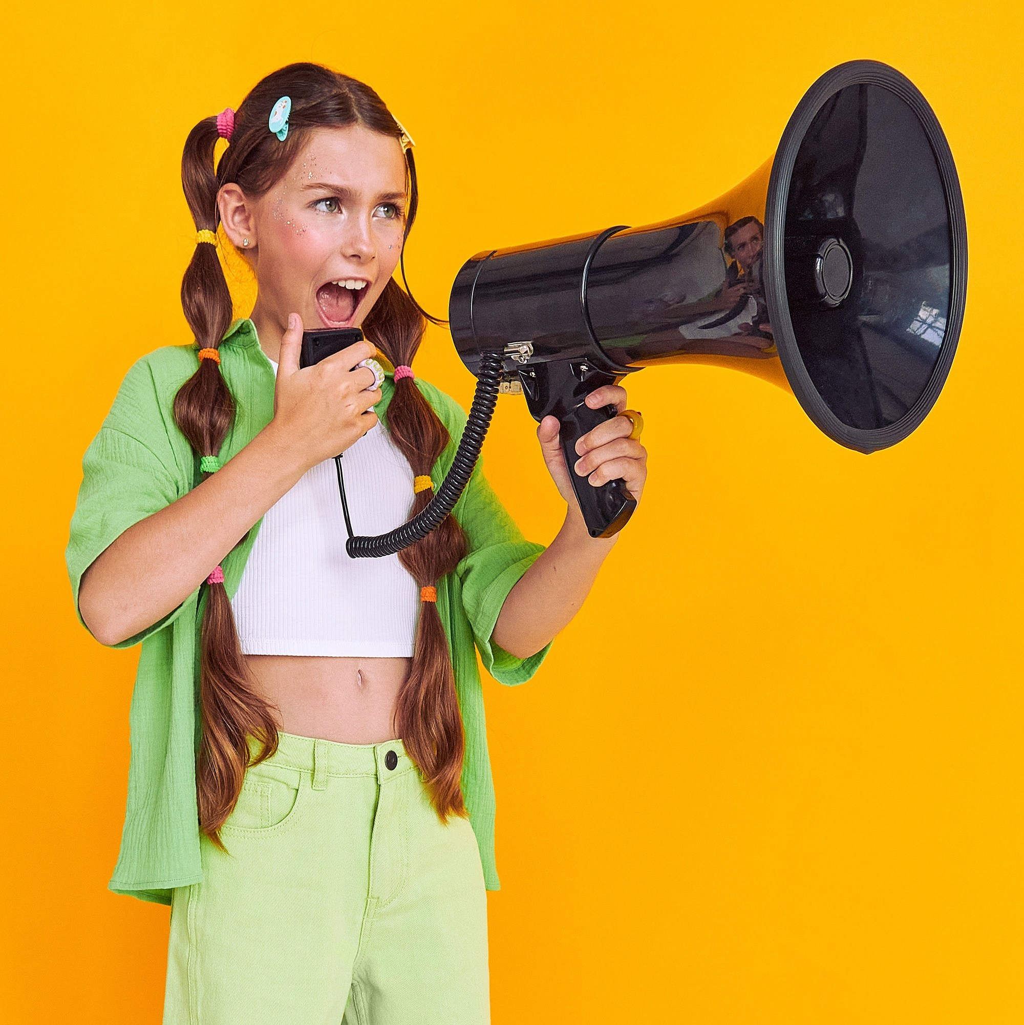 Button blue. День защиты детей. Визажист в Москве Виктория Шевченко