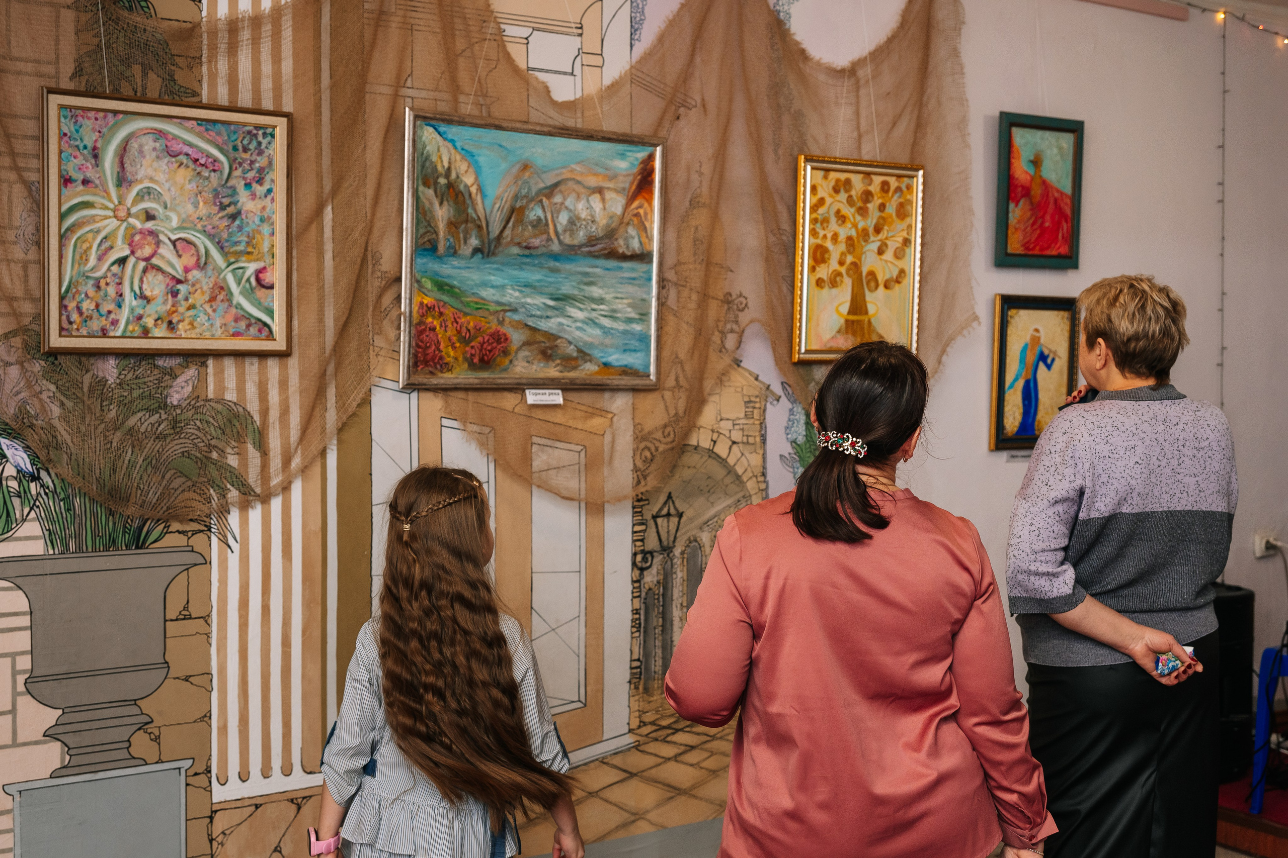 Творческий вечер и выставка художницы Татьяны Ивановой-Гуляевой «МУЗЫКА СВЕТА» в Заводском районе Саратова.