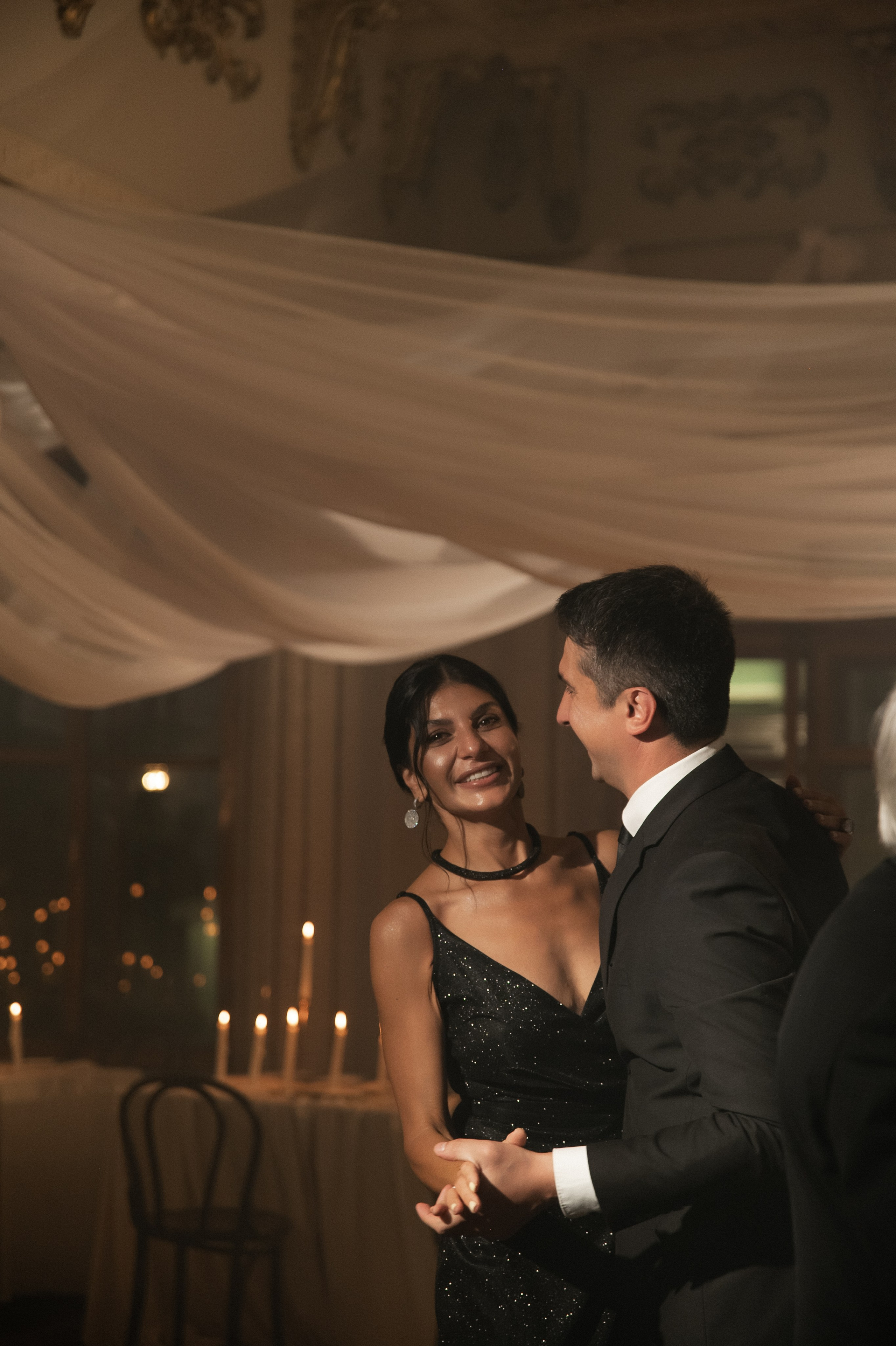 Камерный свадебный ужин при свечах в старинном особняке в фотостудии 21. Kult. Ярослава Ерина — свадебный фотограф в Москве