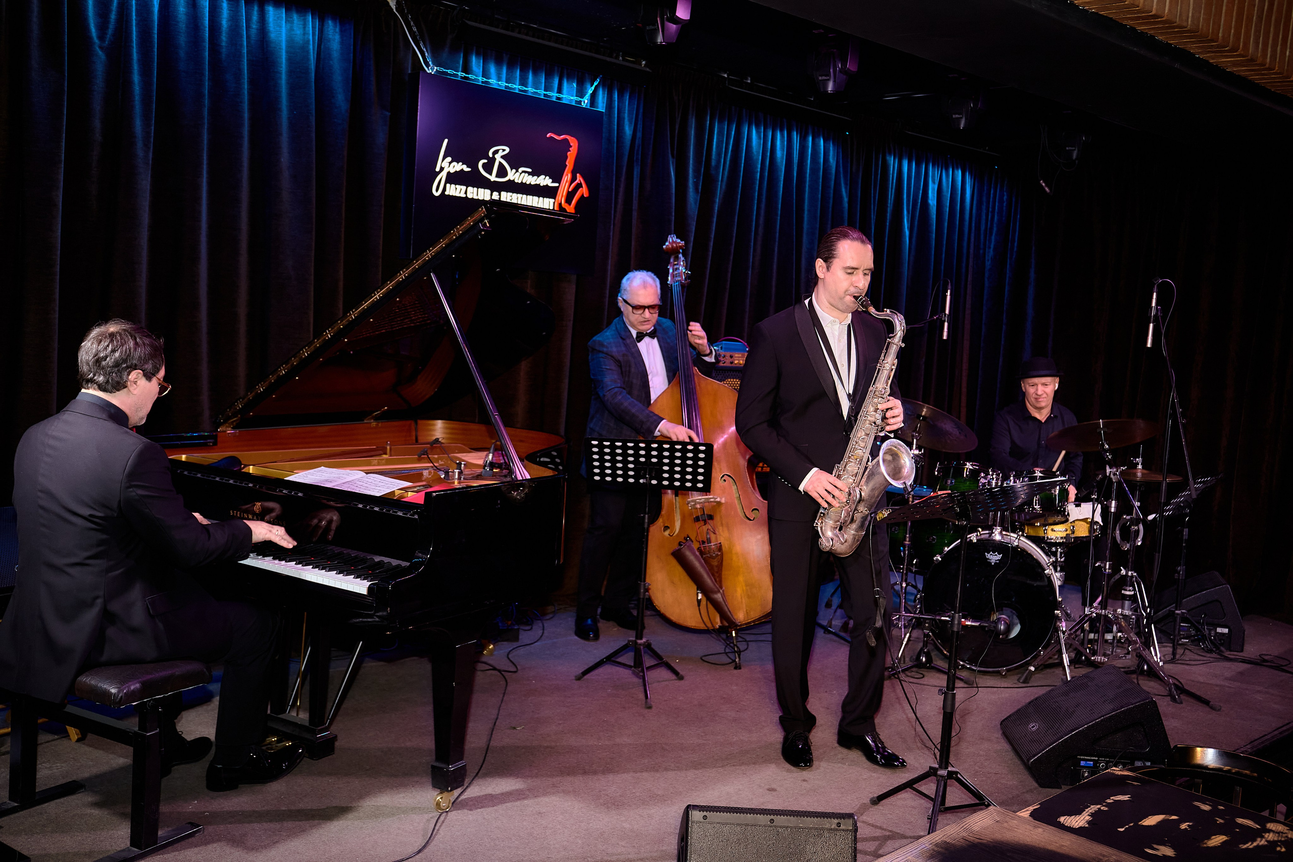 Бэкстейдж для джазовой группы «4 Brothers». Главная