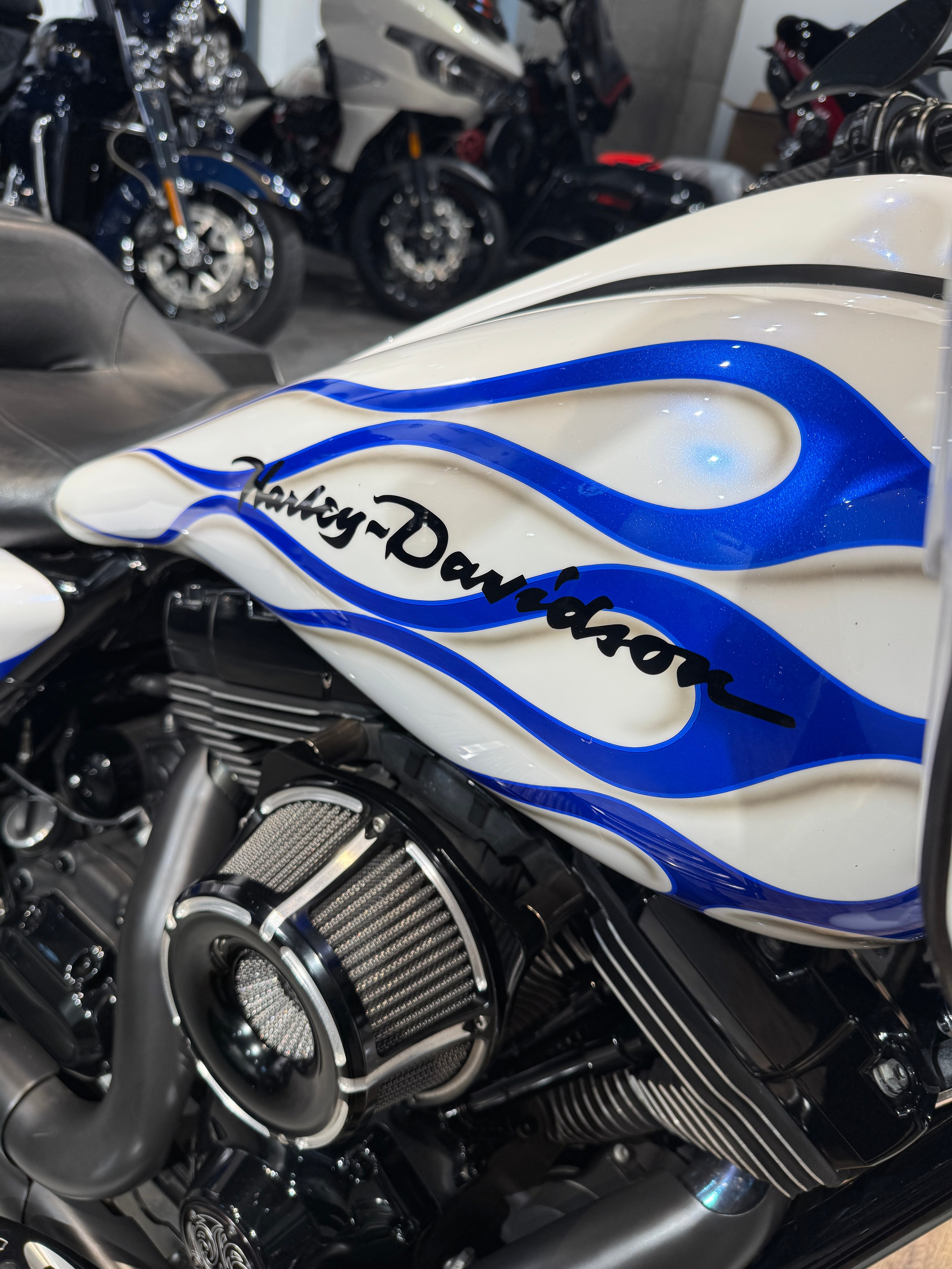 Мотоциклы Harley-Davidson Road Glide 103 White Power (Touring)  — купить мотоцикл. Hello Davidson, Москва. Только хорошие мотоциклы…