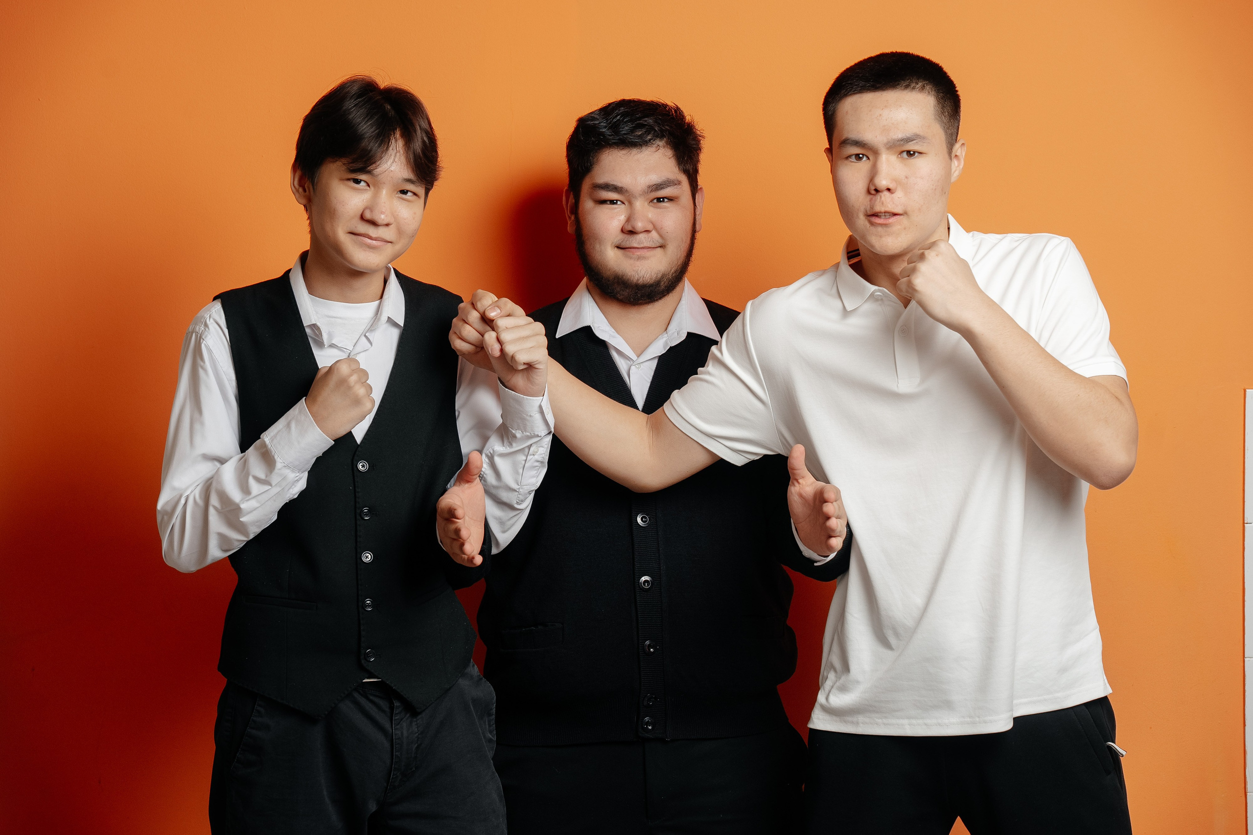 По двое. Выпускные альбомы в Нур-Султане (Астана) и по всему Казахстану