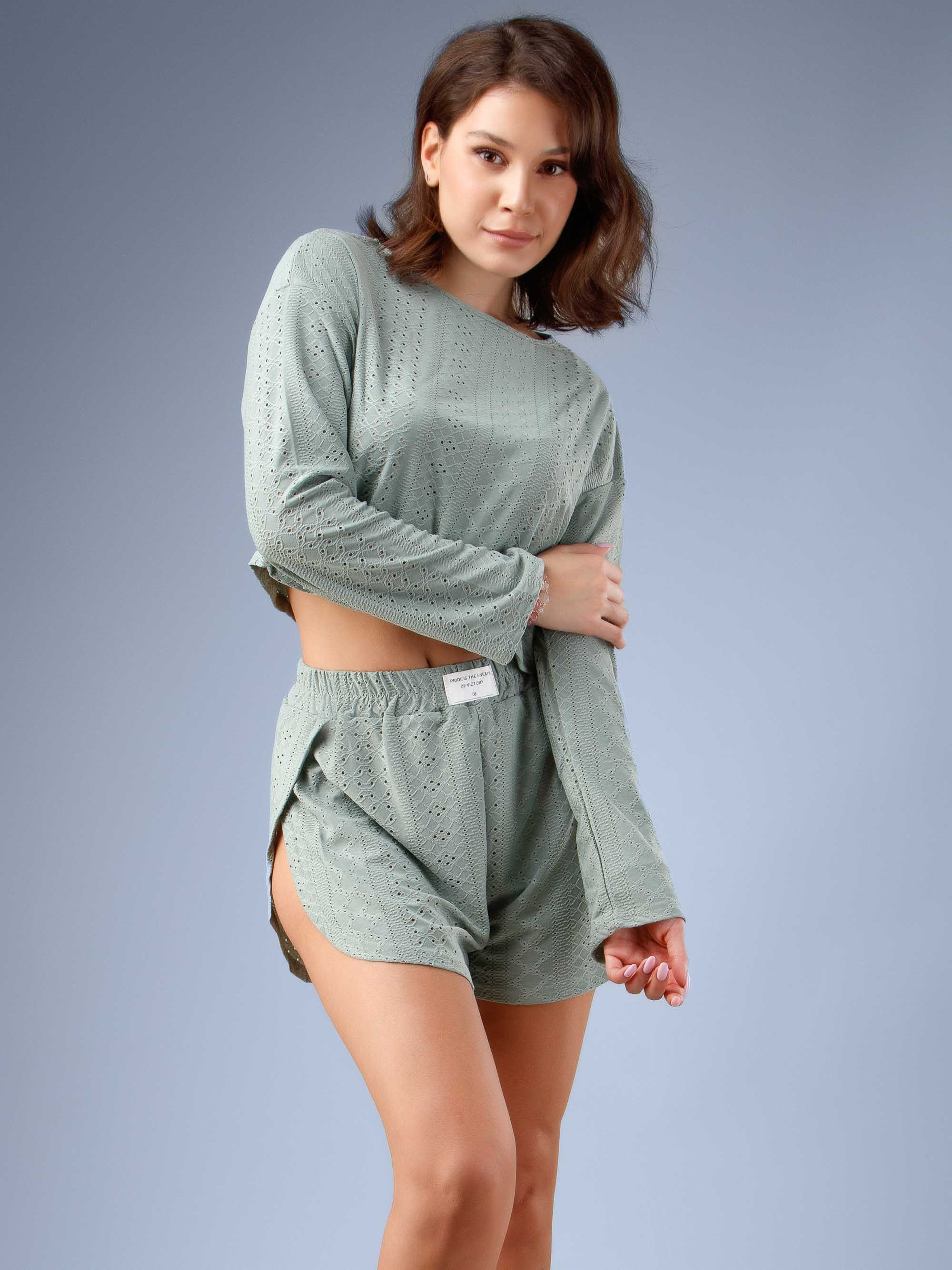 Съемка женского джемпера на модели