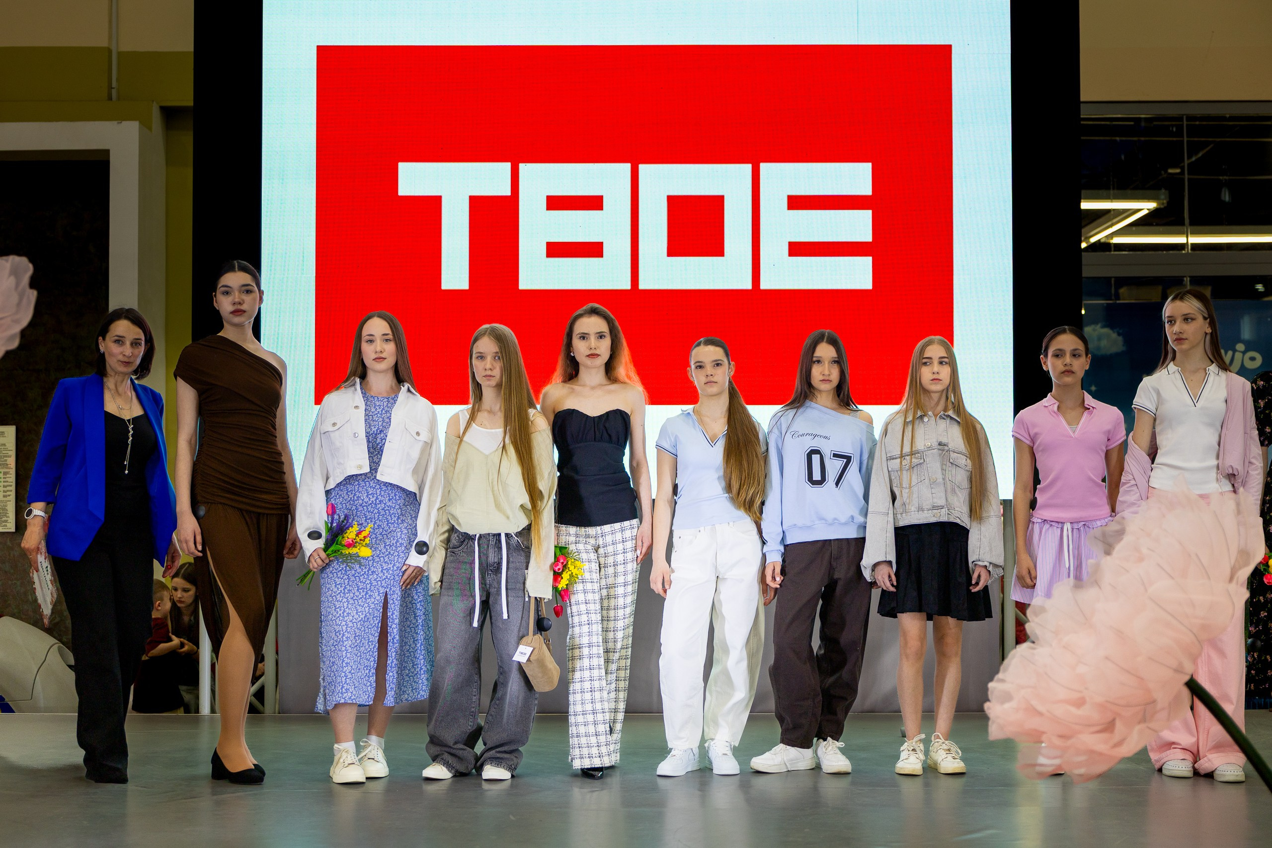 Показ брендов. ТЦ Южный. Апрель 2026. Спортивный, репортажный и портретный фотограф в Казани Алексей Горячев