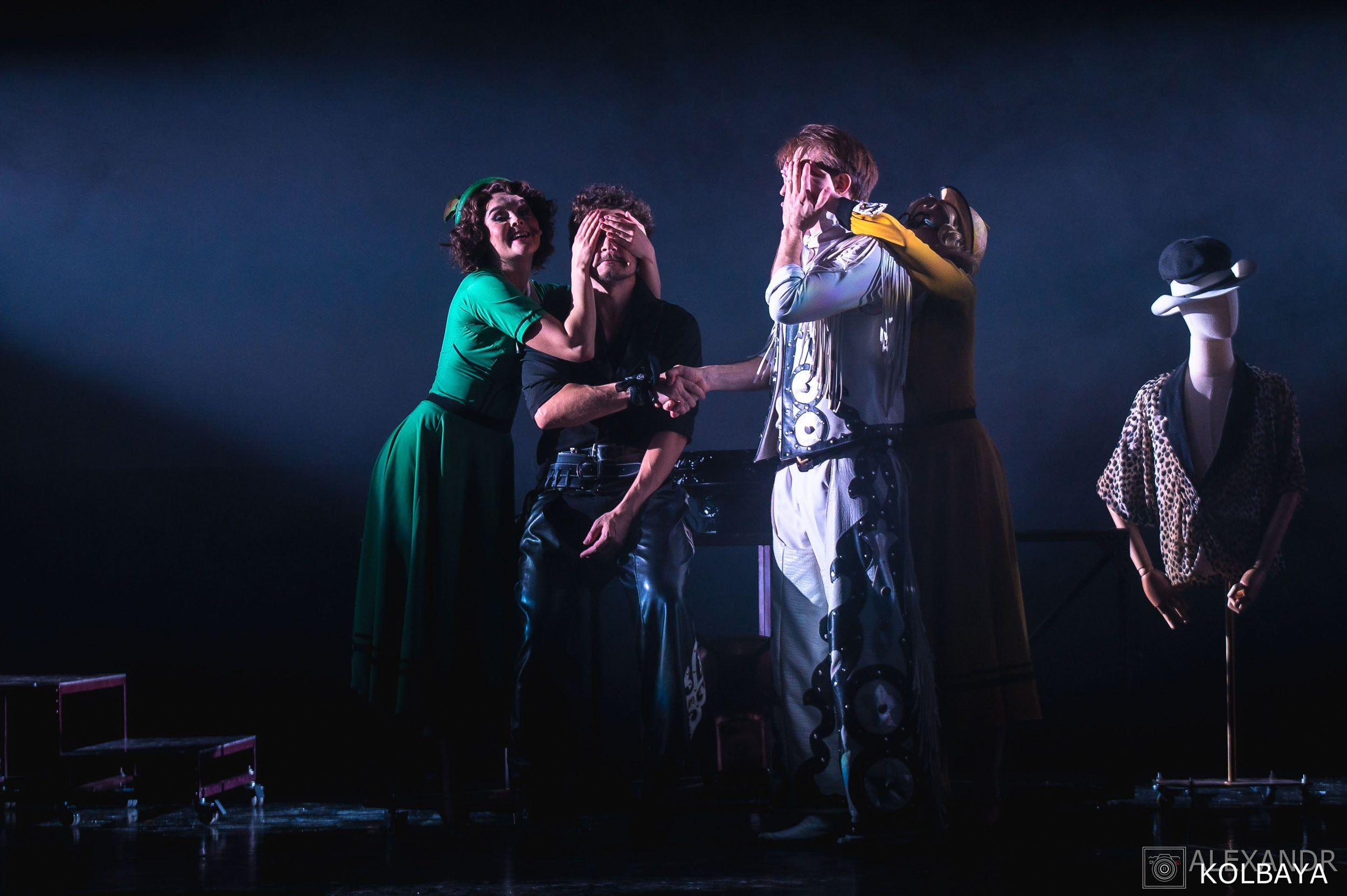 Фотографии со спектакля «Привет, я тетя Чарли». Концертный и театральный репортажный фотограф в Москве Александр Колбая
