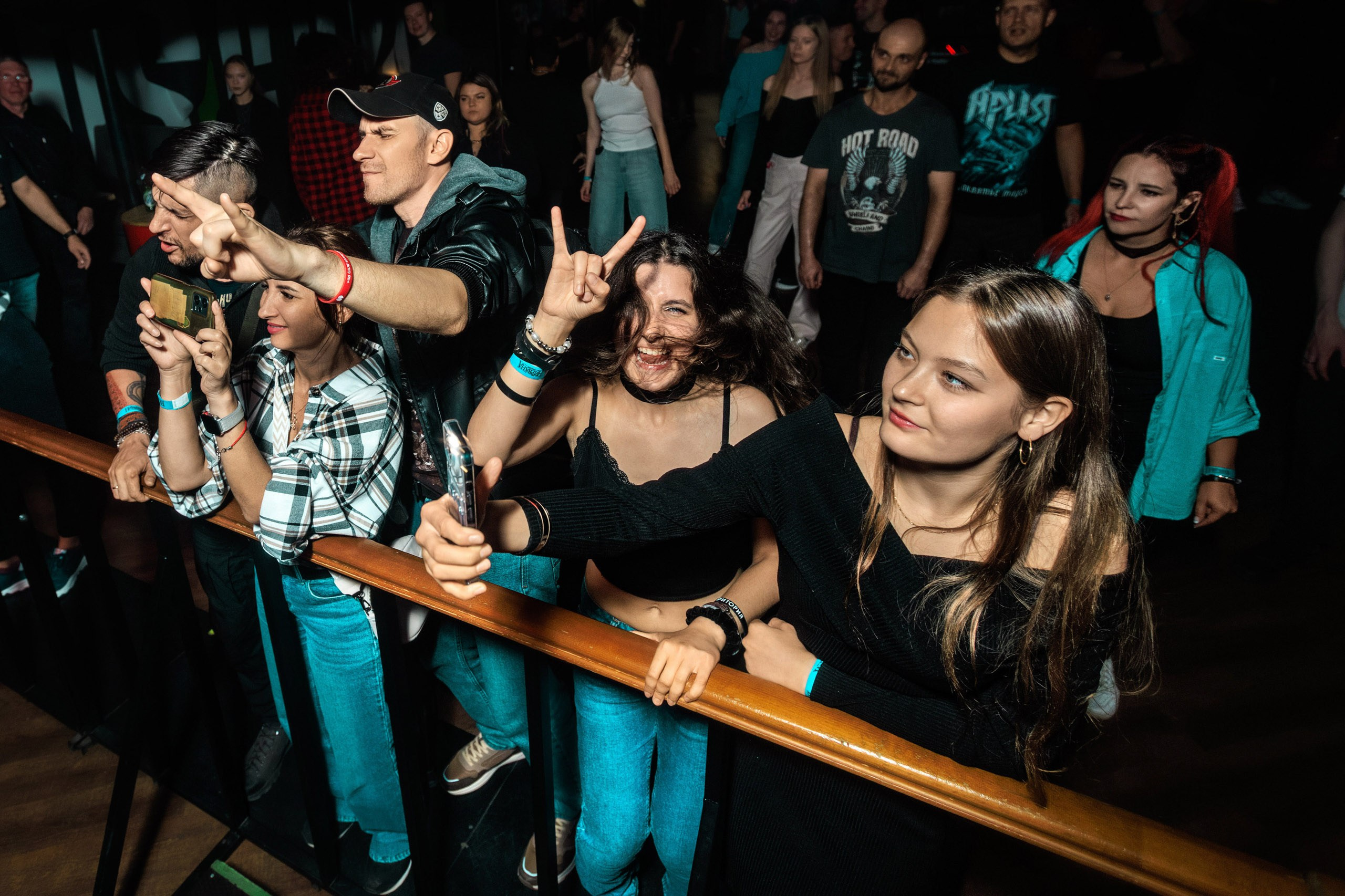 30.08.25 Олдскулы. Репортажный фотограф Екатеринбург | Яркий, качественный репортаж | Концерты, клубы, репортаж, праздники, корпоративы