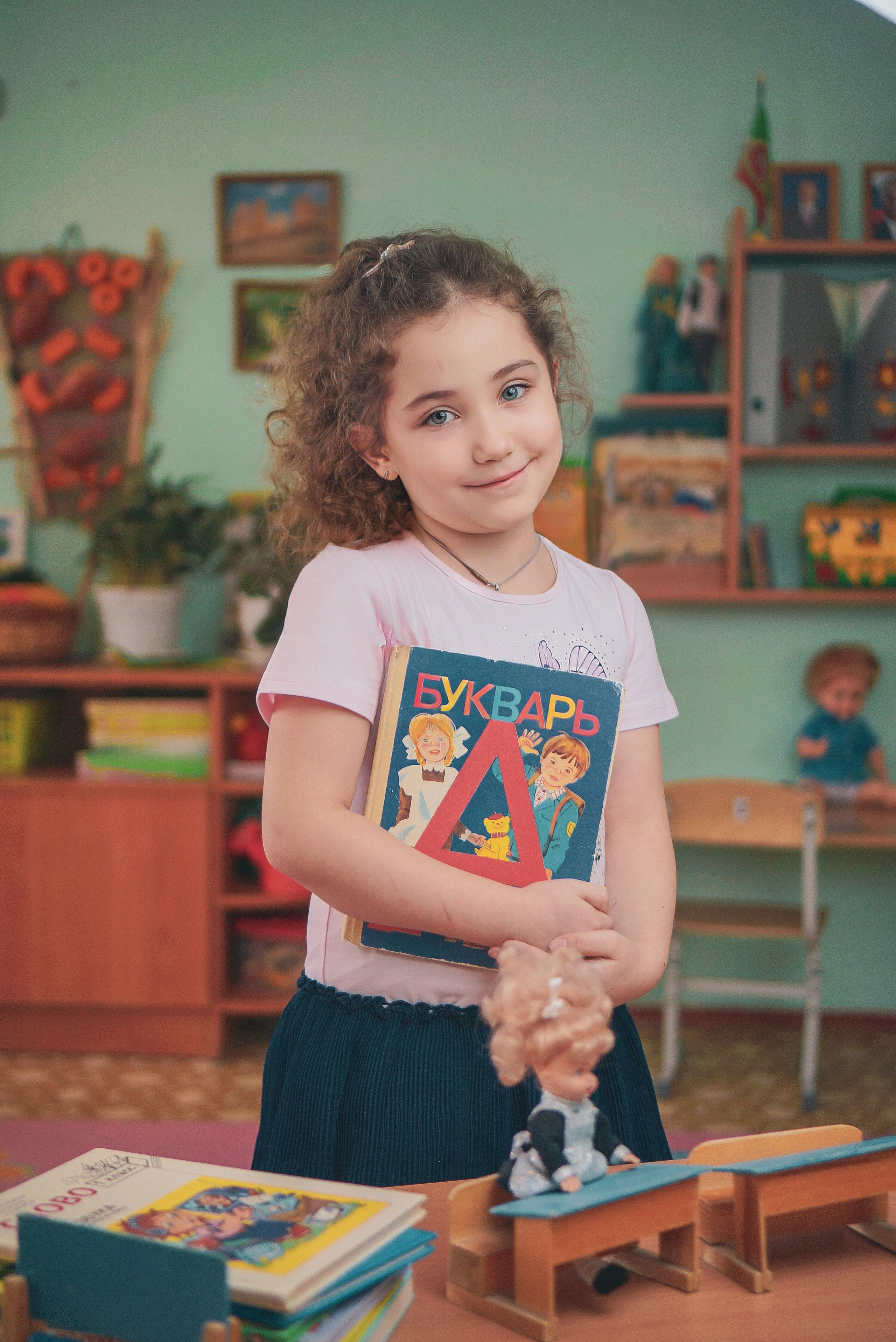 Портрет с букварём. Антон Катушенок — фотокорреспондент города Набережные Челны