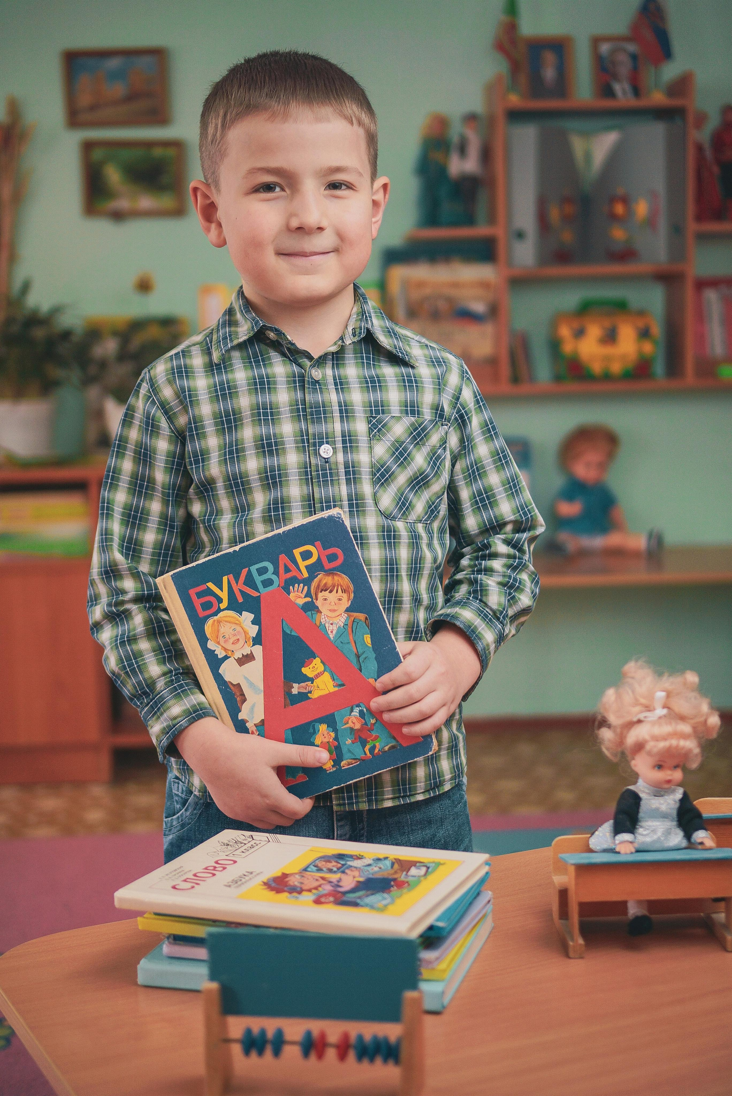 Портрет с букварём. Антон Катушенок — фотокорреспондент города Набережные Челны