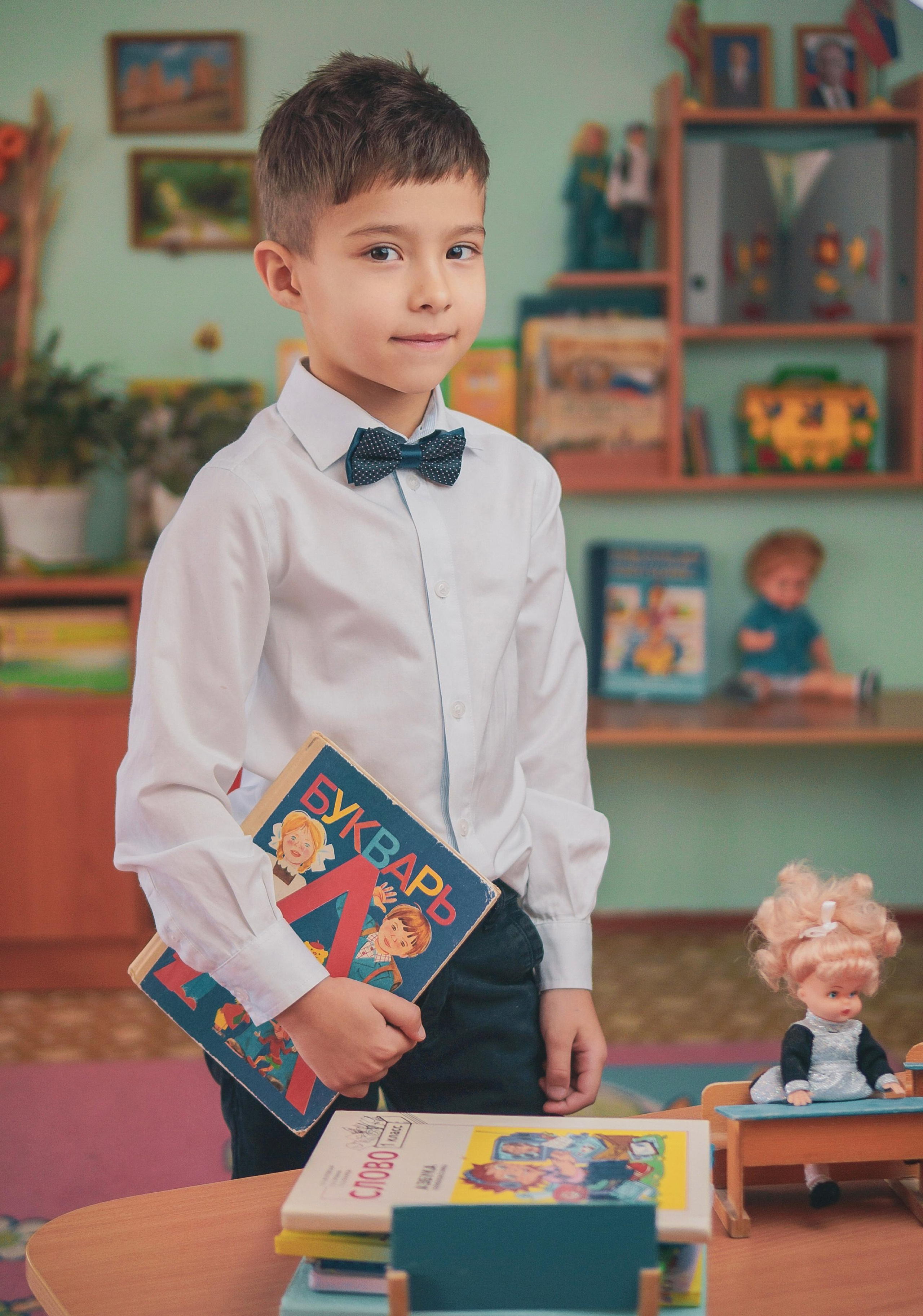 Портрет с букварём. Антон Катушенок — фотокорреспондент города Набережные Челны