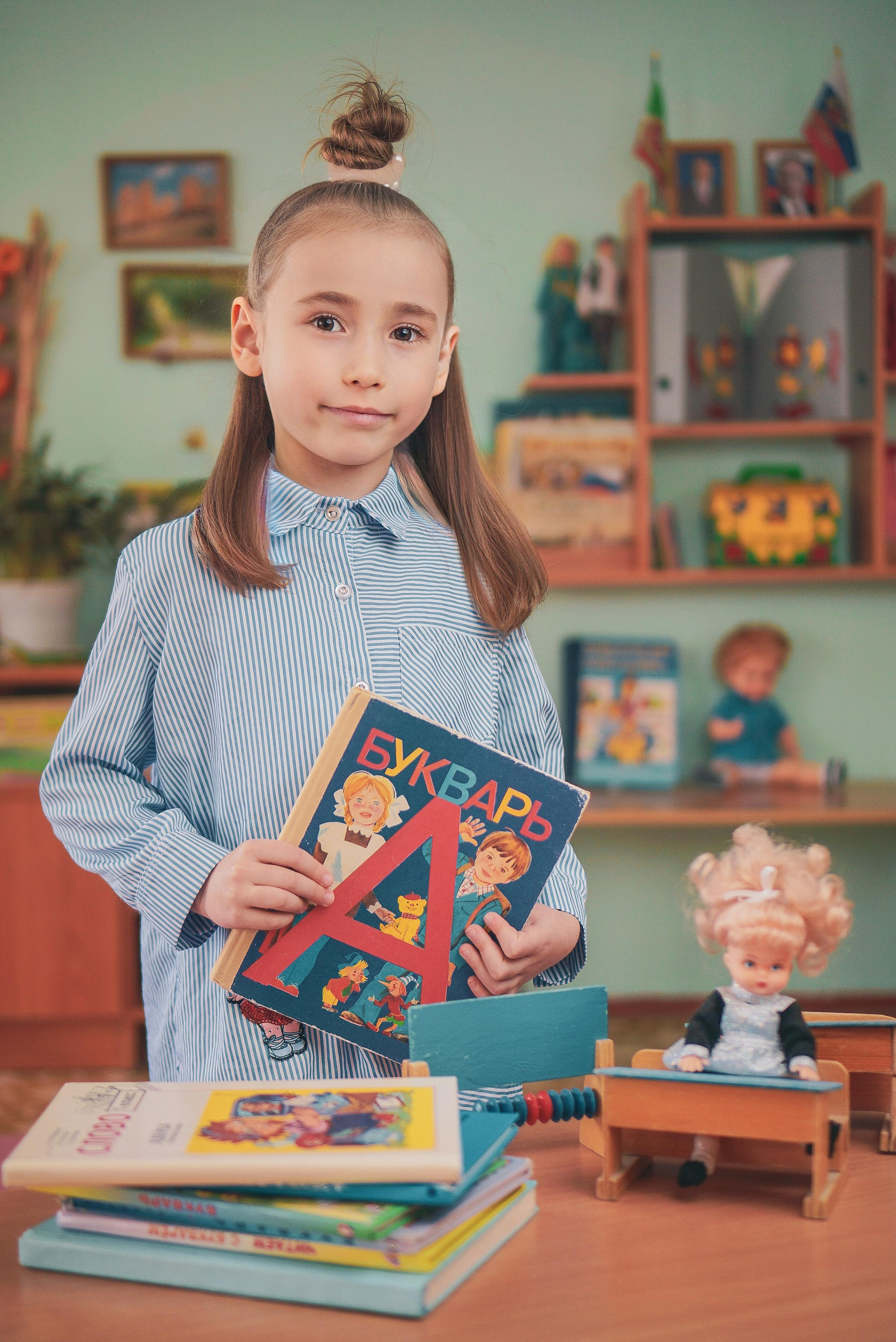 Портрет с букварём. Антон Катушенок — фотокорреспондент города Набережные Челны