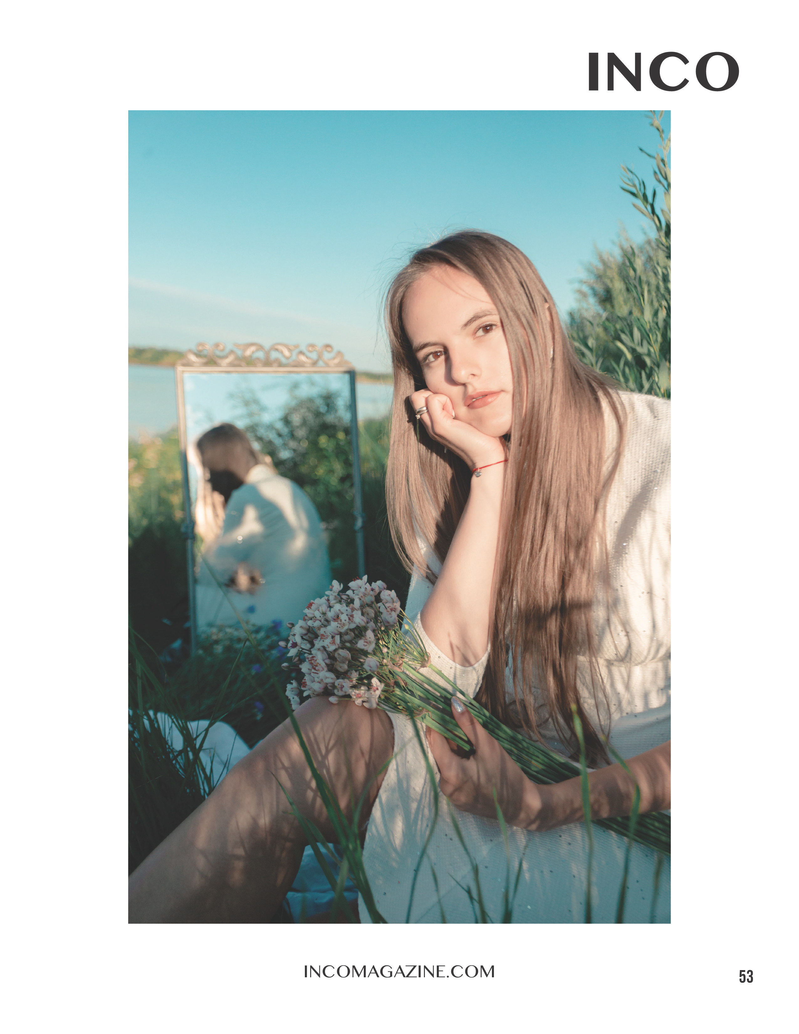 Портрет девушки в поле у Москвы. Лето, цветущий луг и воздушное платье. Съемка в стиле эйр и нежности.