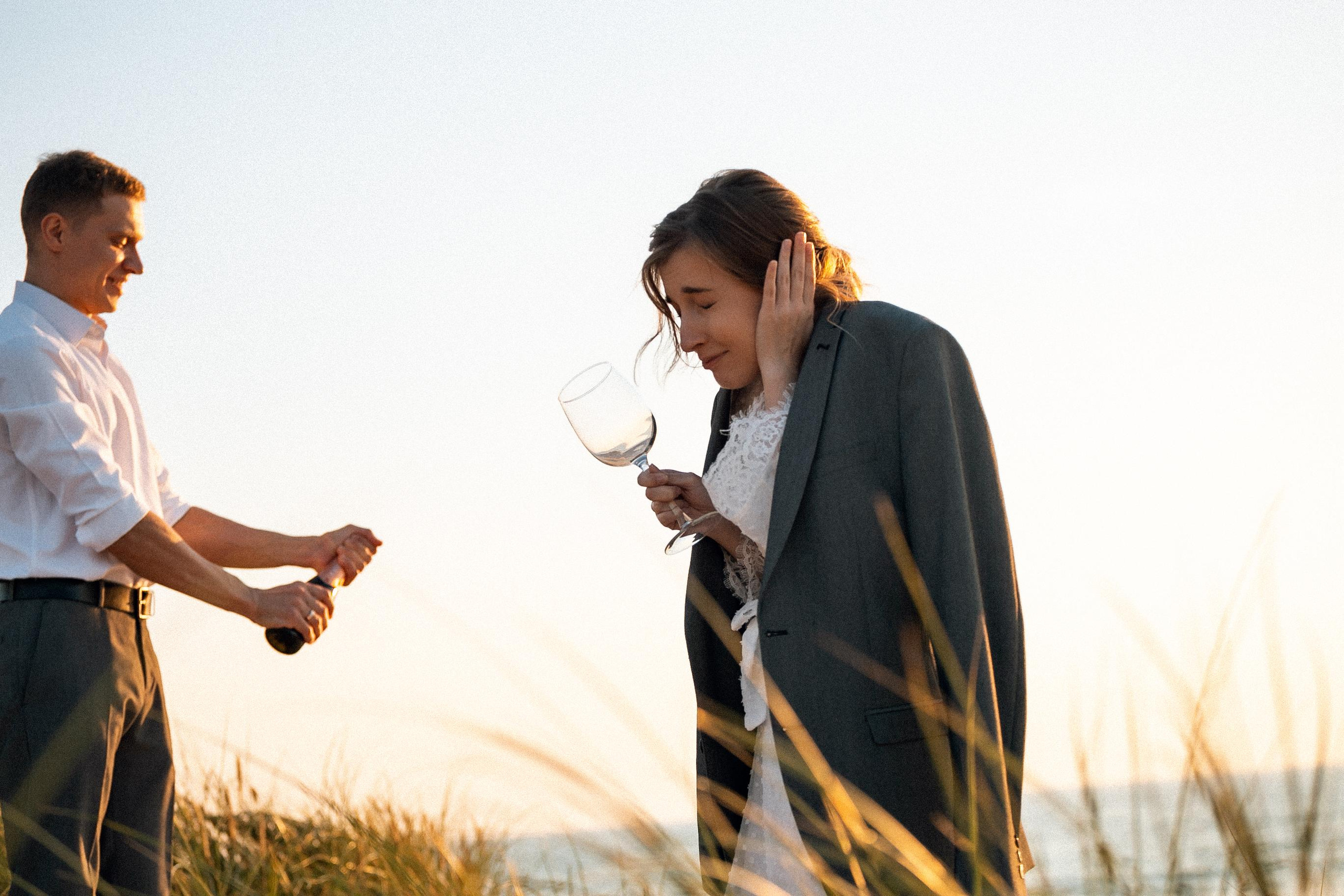 Свадебный репортаж в Москве: живые слезы, смех и искренние объятия гостей. Фотограф ловит неповторимые моменты вашего дня.