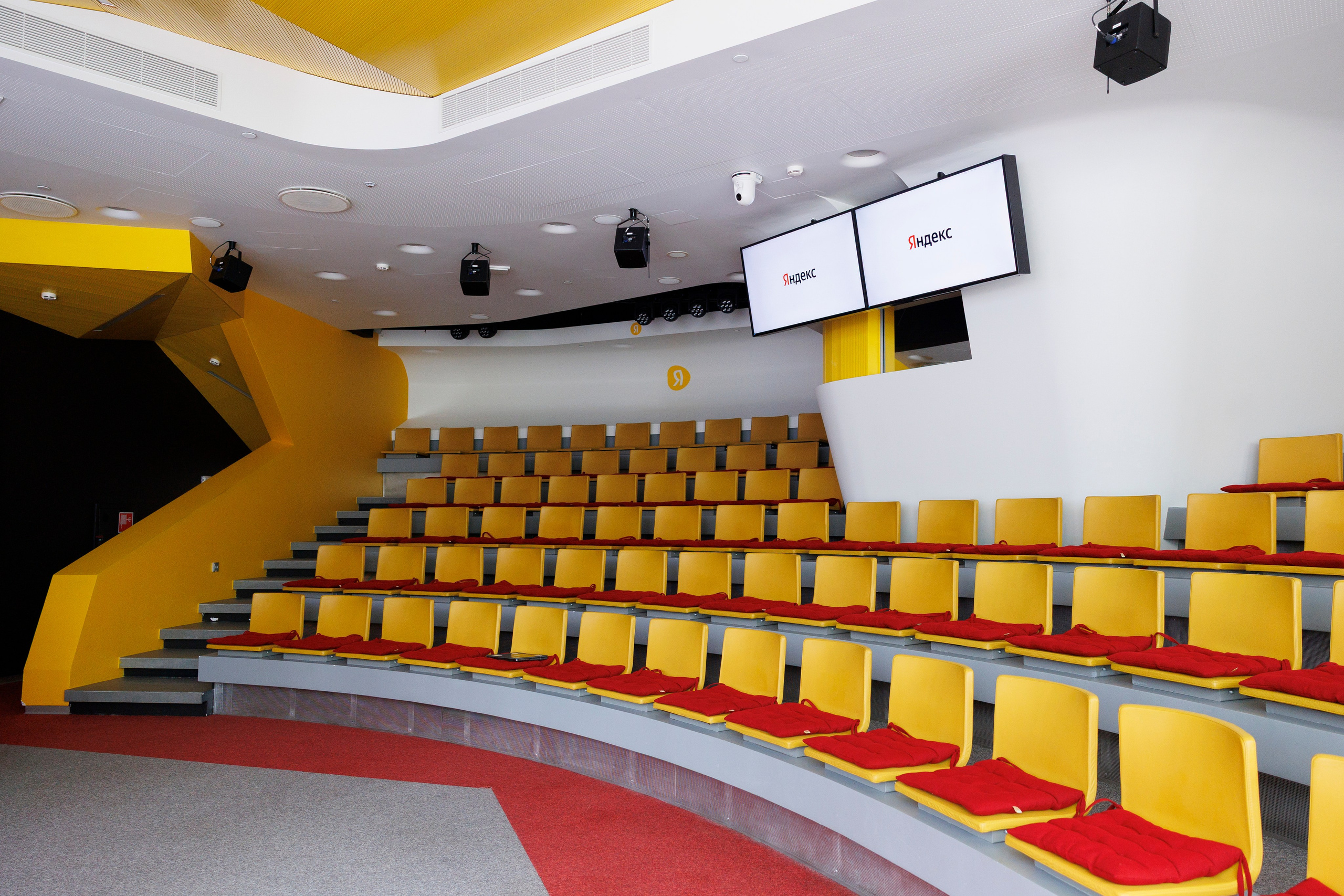 Яндекс. Фотограф Георгий Нигматулин