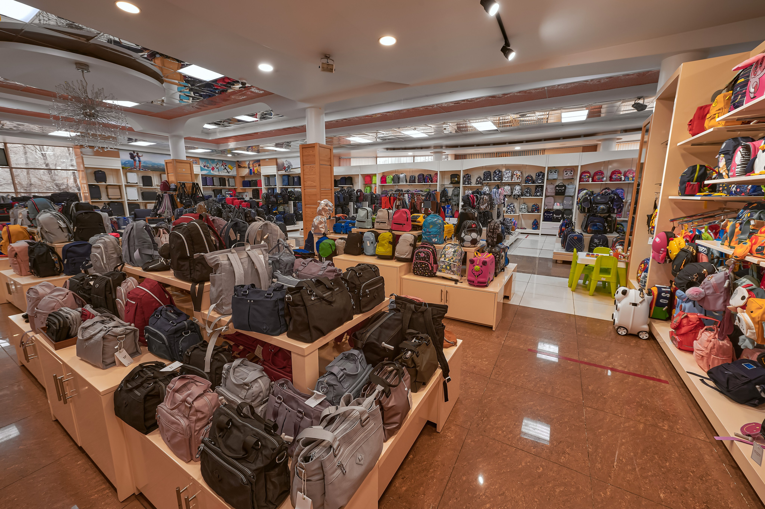 Портфолио по интерьерной и экстерьерной фотосъёмки: Мир Сумок — Правый берег. Фотограф Яковлев Роман — Красноярск