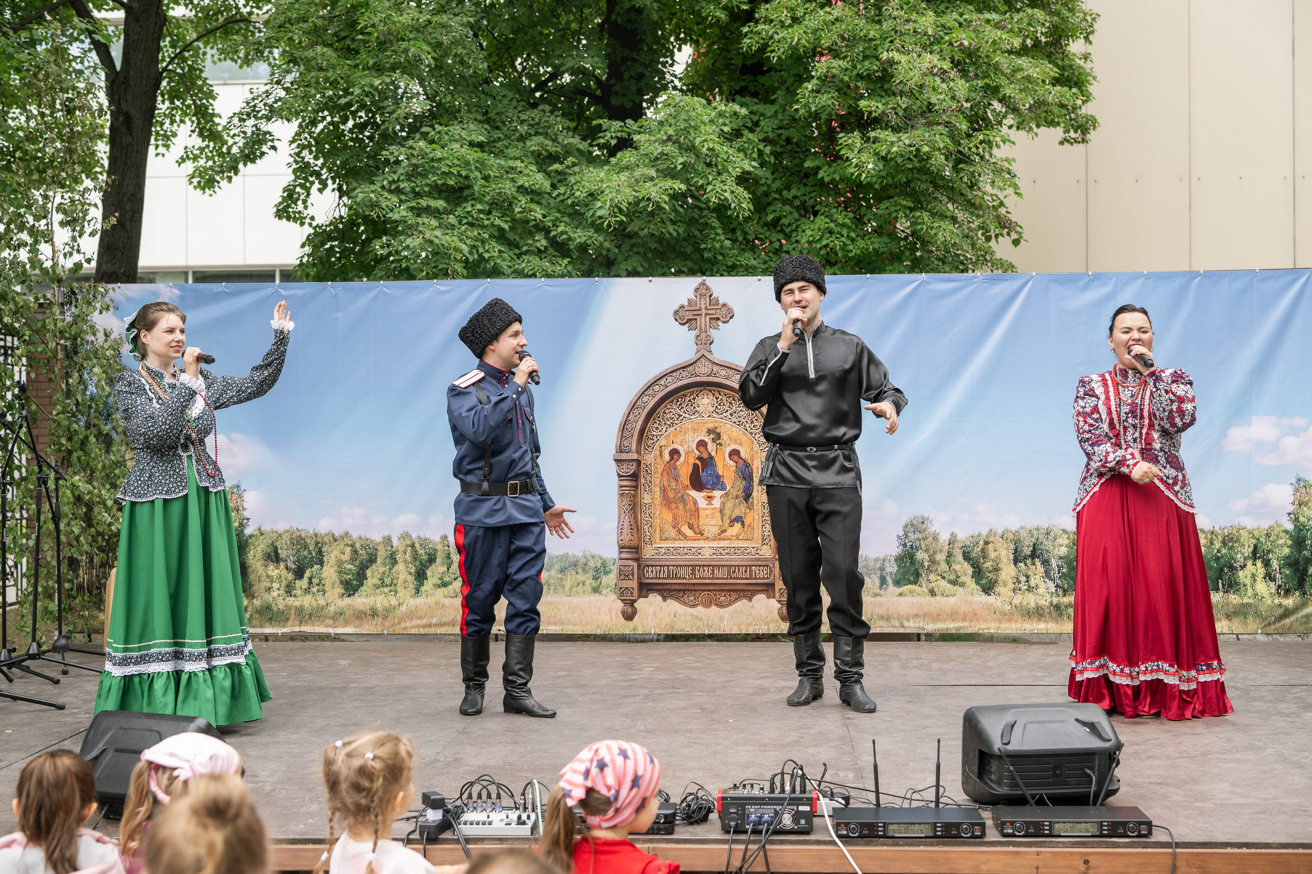 Престольный праздник в храме Троицы Живоначальной. Фотограф Москва/Подмосковье