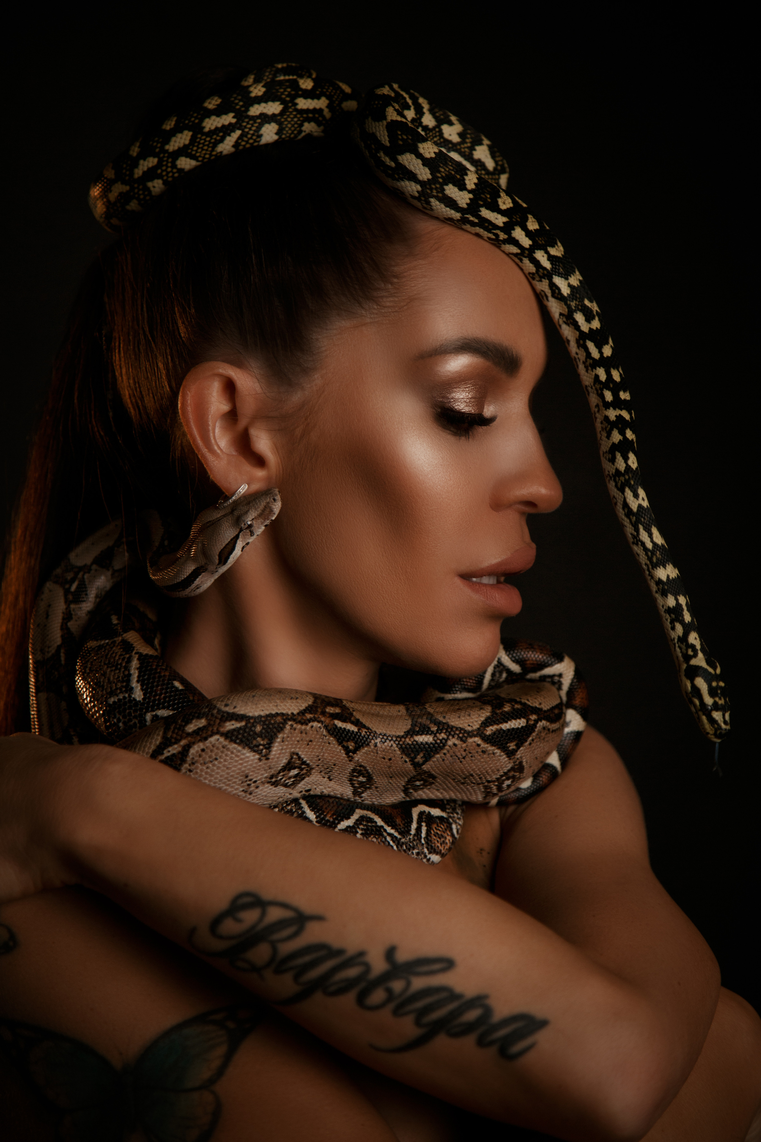 Алена со змеями и дочкой. Фотограф в Архангельске Артемьева Катерина