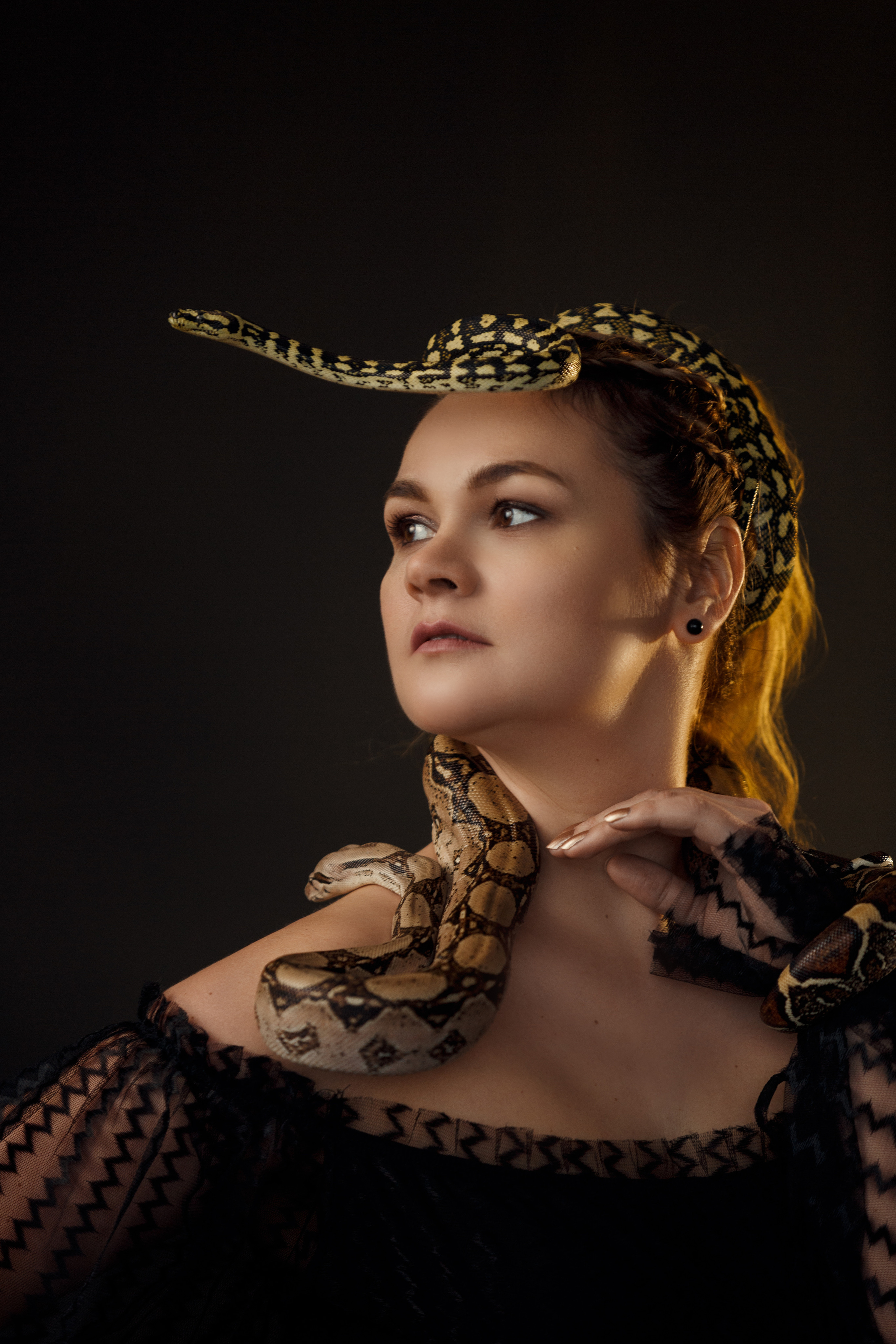 Анна со змеями. Фотограф в Архангельске Артемьева Катерина