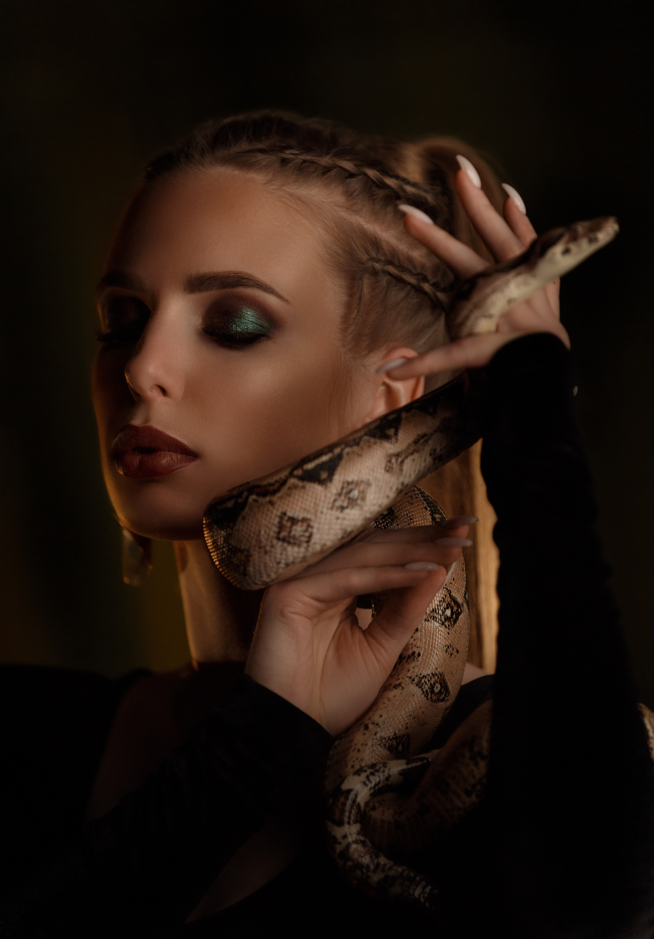 Катя со змеями. Фотограф в Архангельске Артемьева Катерина