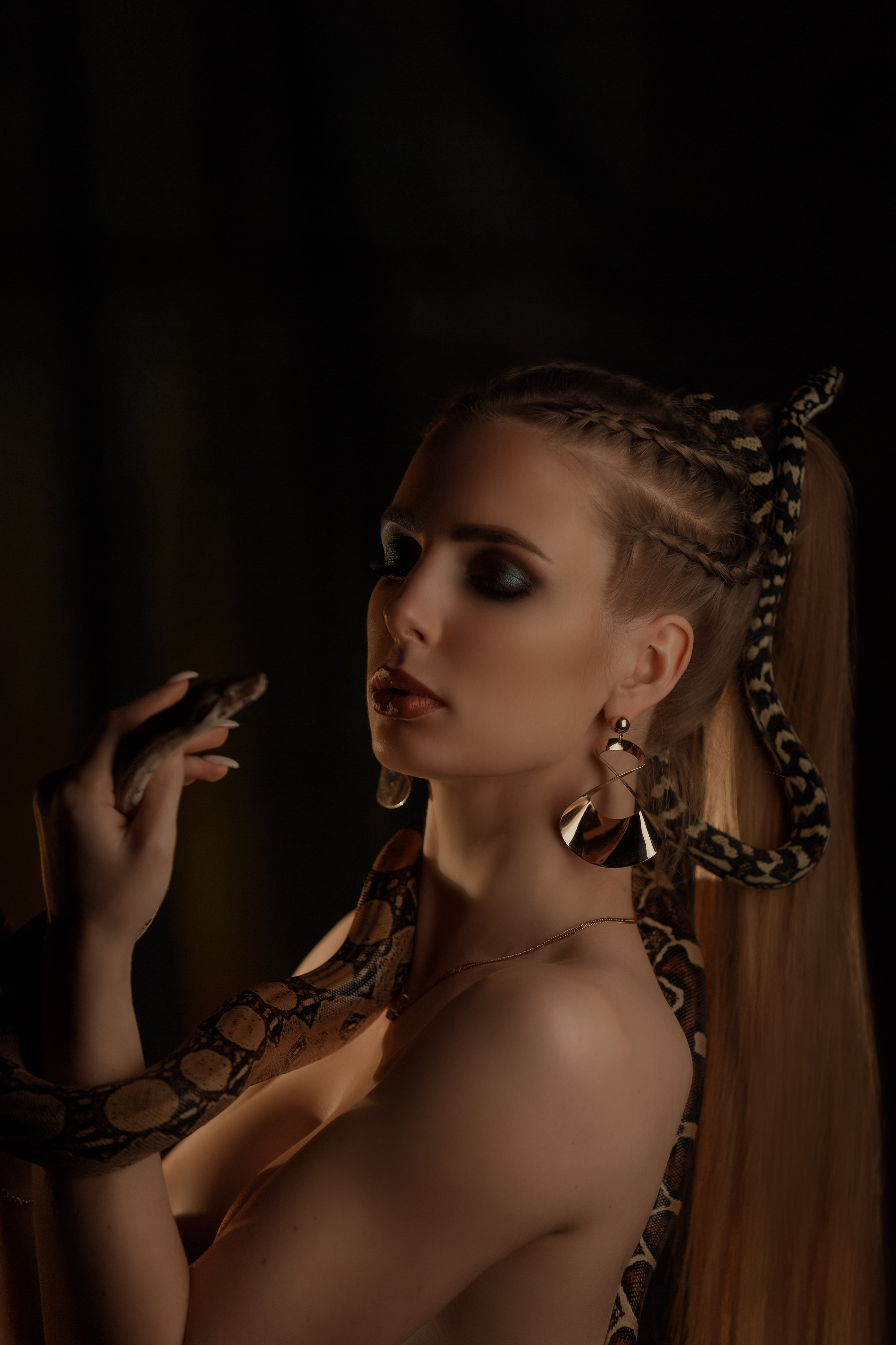 Катя со змеями. Фотограф в Архангельске Артемьева Катерина