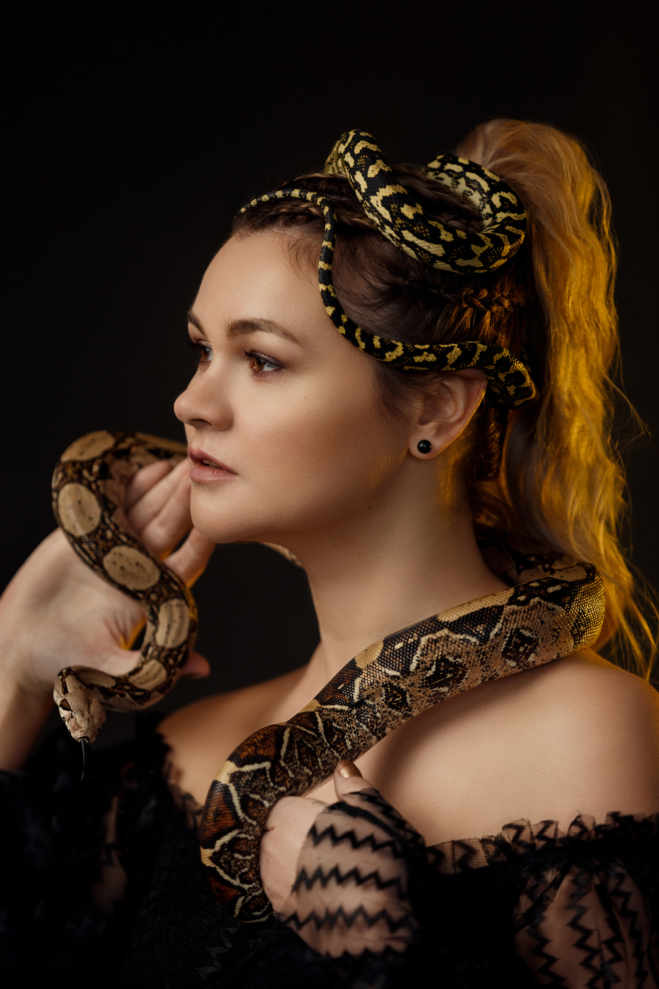 Анна со змеями. Фотограф в Архангельске Артемьева Катерина