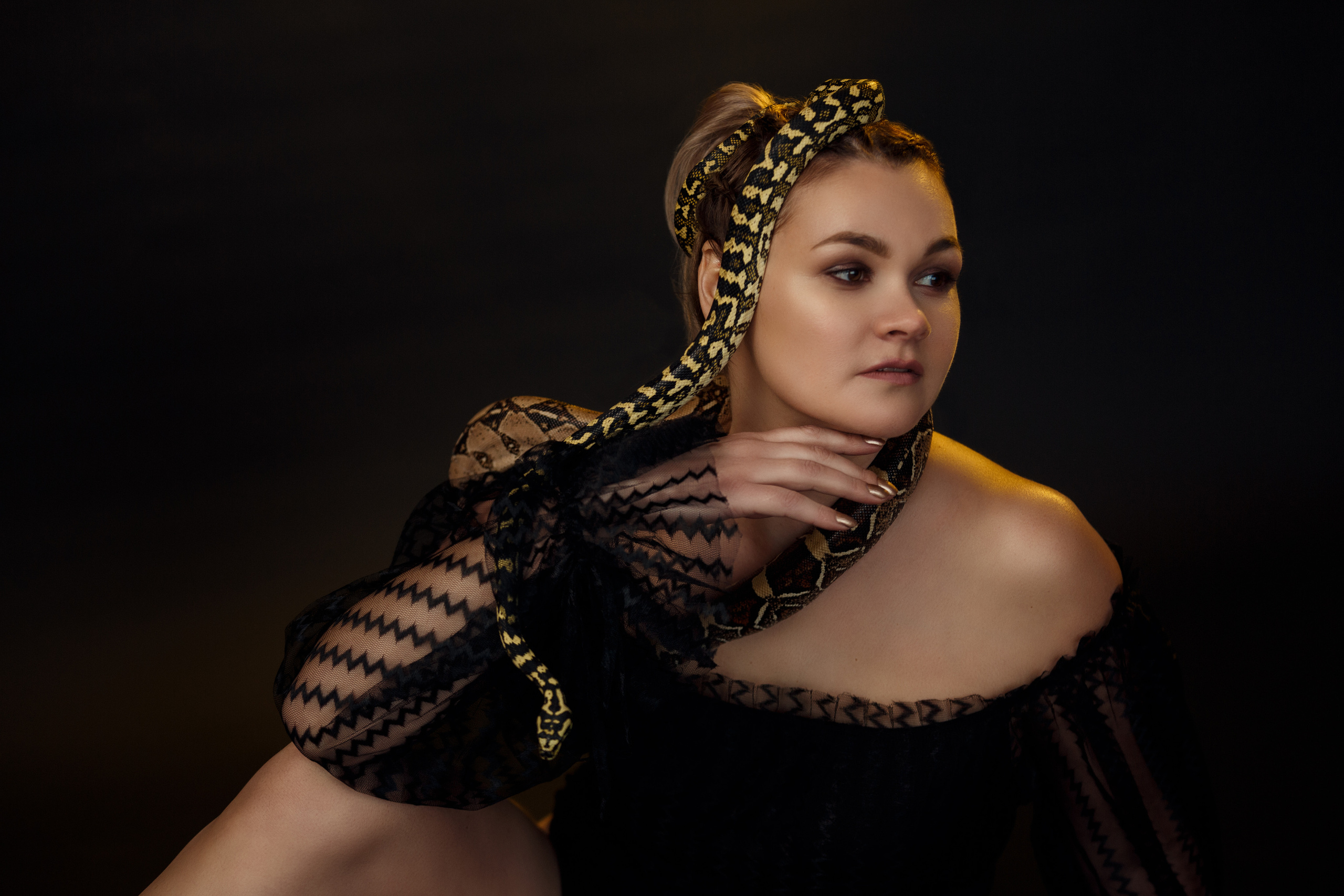 Анна со змеями. Фотограф в Архангельске Артемьева Катерина