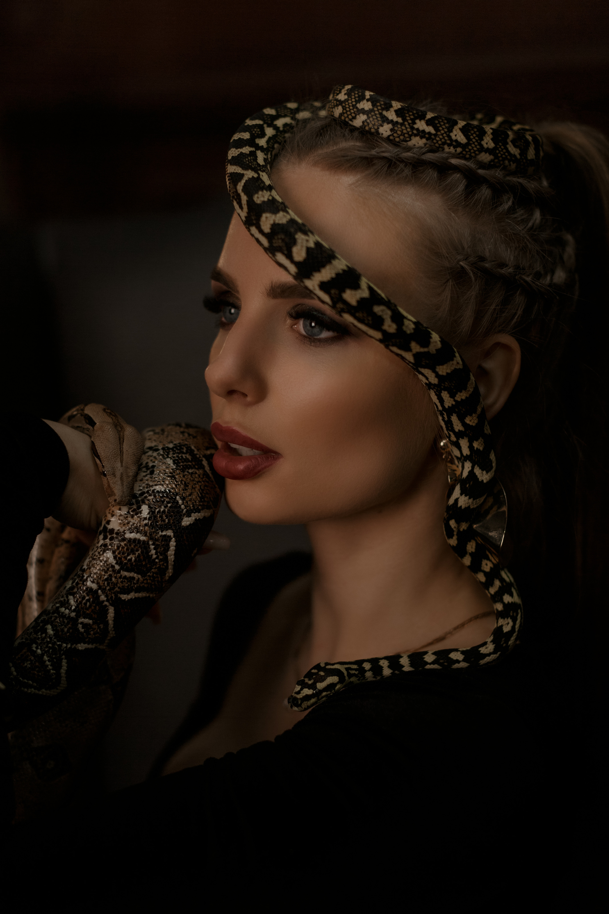 Катя со змеями. Фотограф в Архангельске Артемьева Катерина