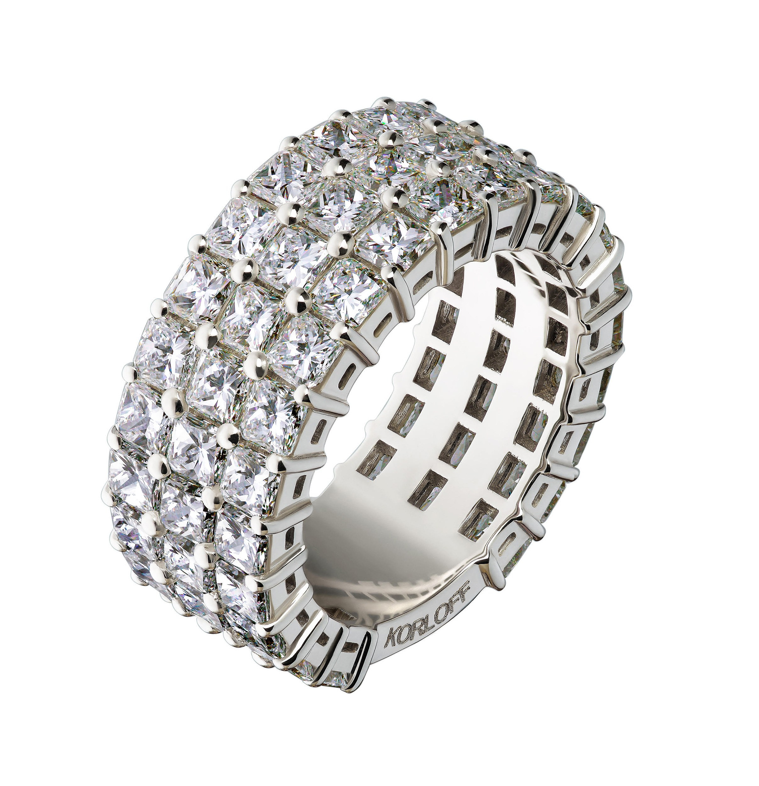 Ювелирные изделия. Предметная фотосъемка антиквариата, ювелирных украшений, камнерезных изделий, картин, предметов искусства и коллекционных предметов